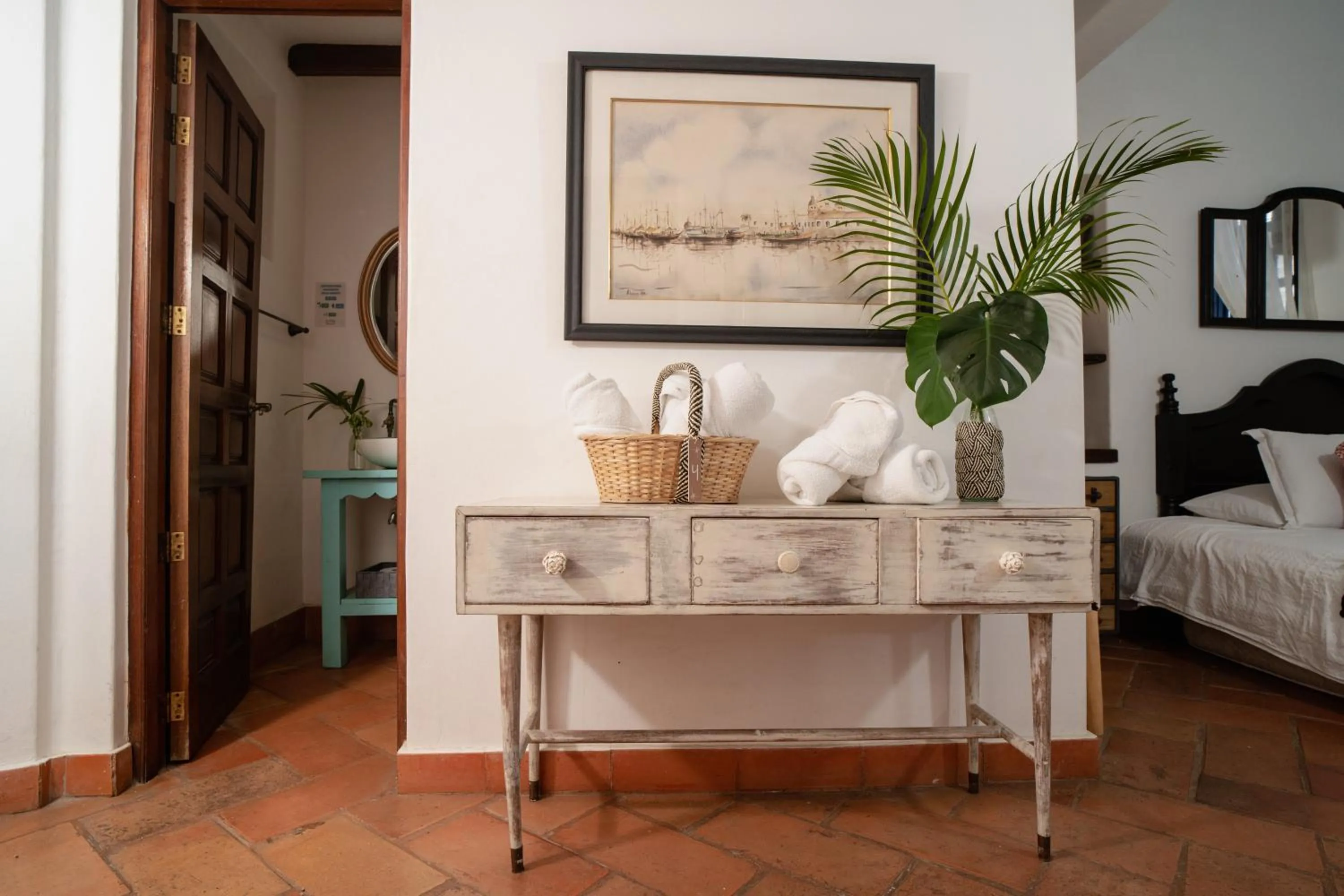 Bathroom, Bed in Hotel Boutique Al Alma