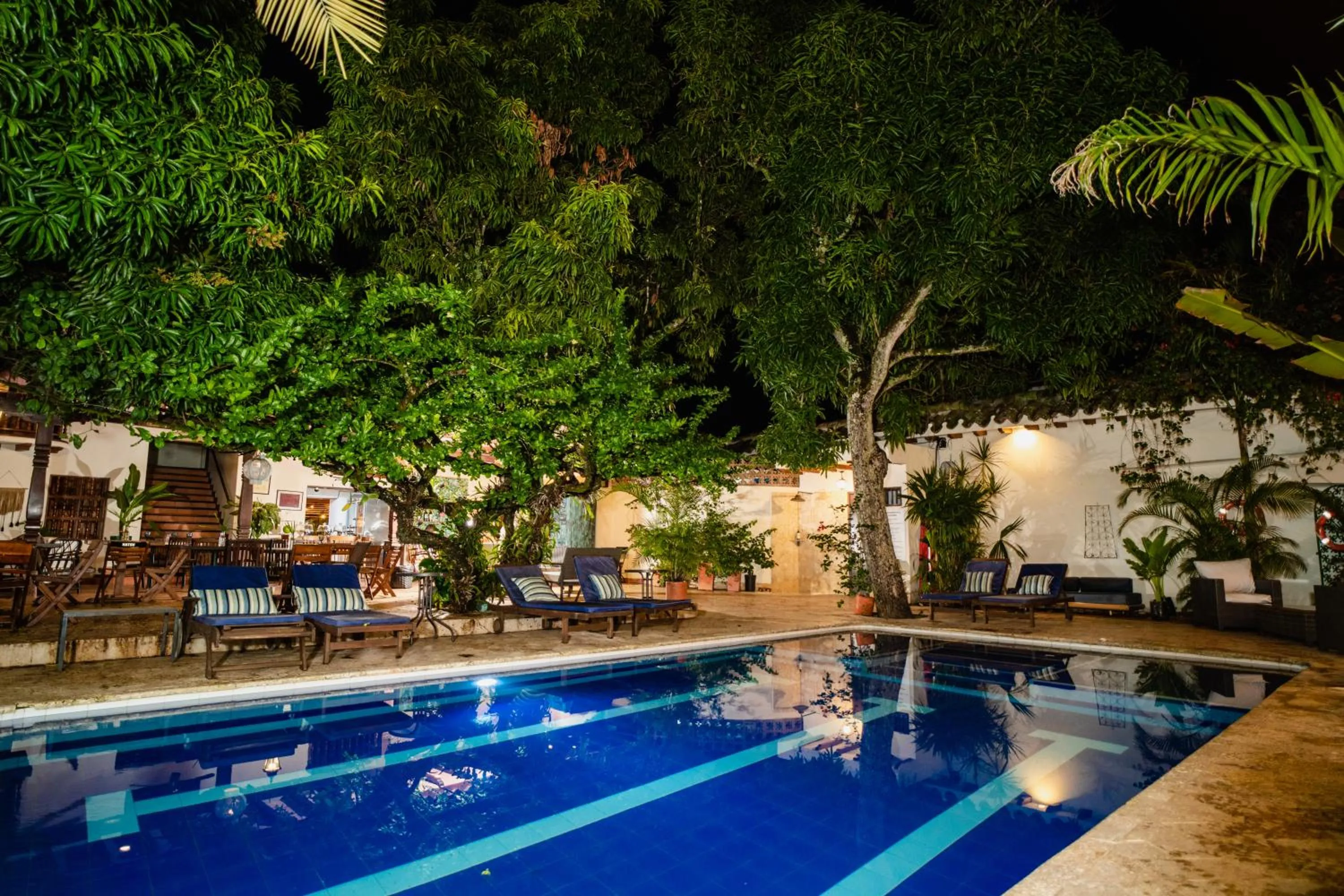 Night in Hotel Boutique Al Alma