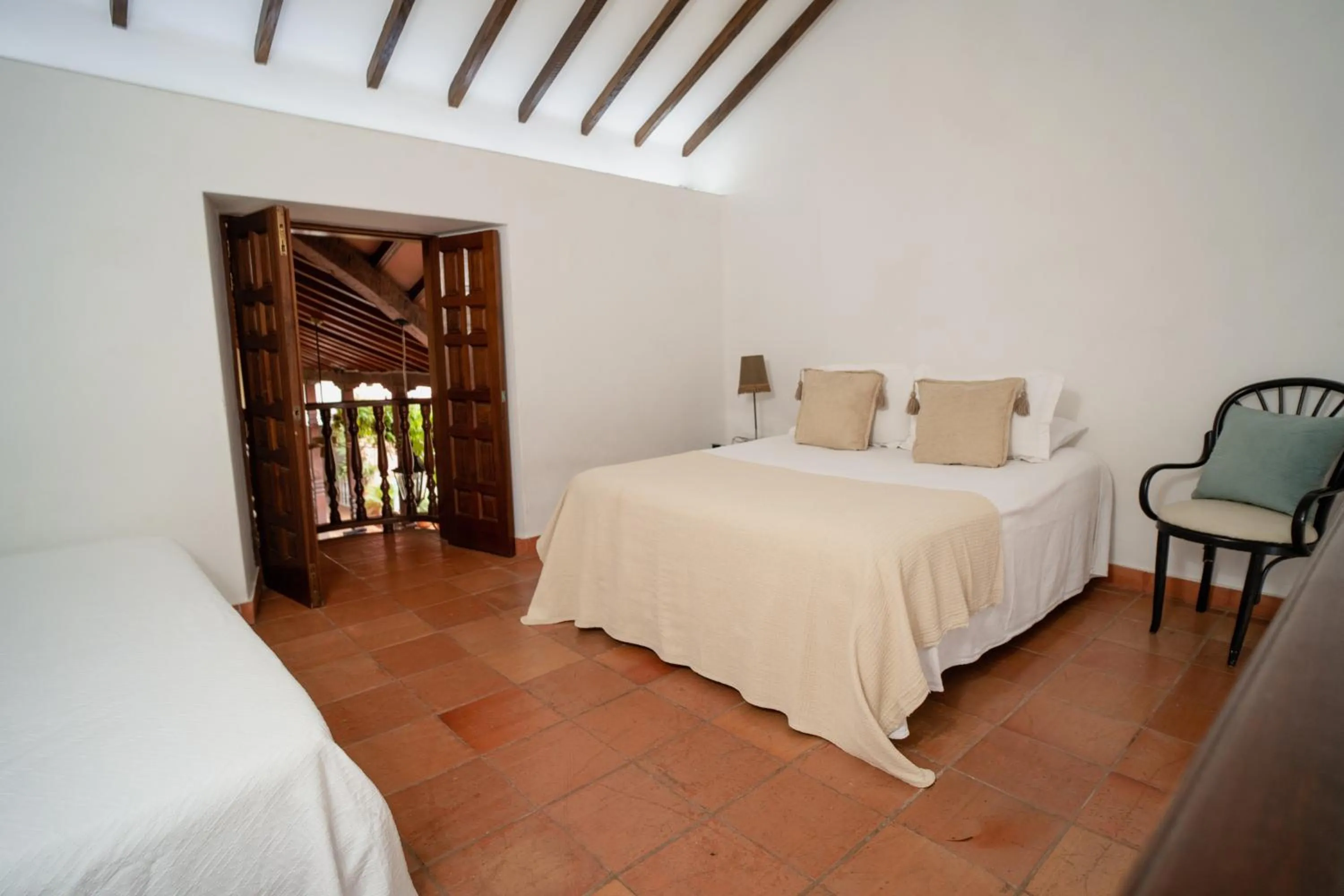 Balcony/Terrace, Bed in Hotel Boutique Al Alma