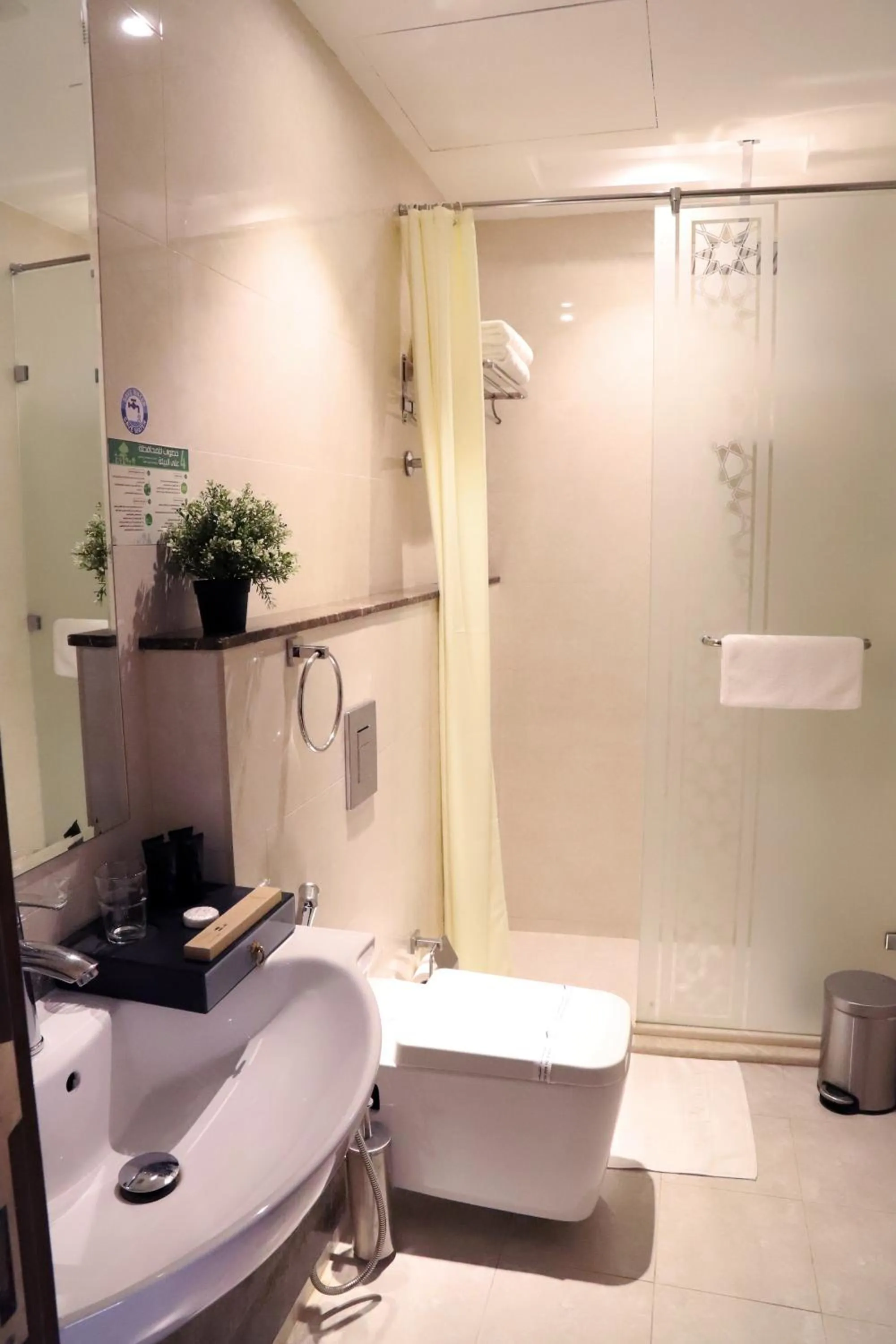 Shower in Banan Hotel & فندق بنان