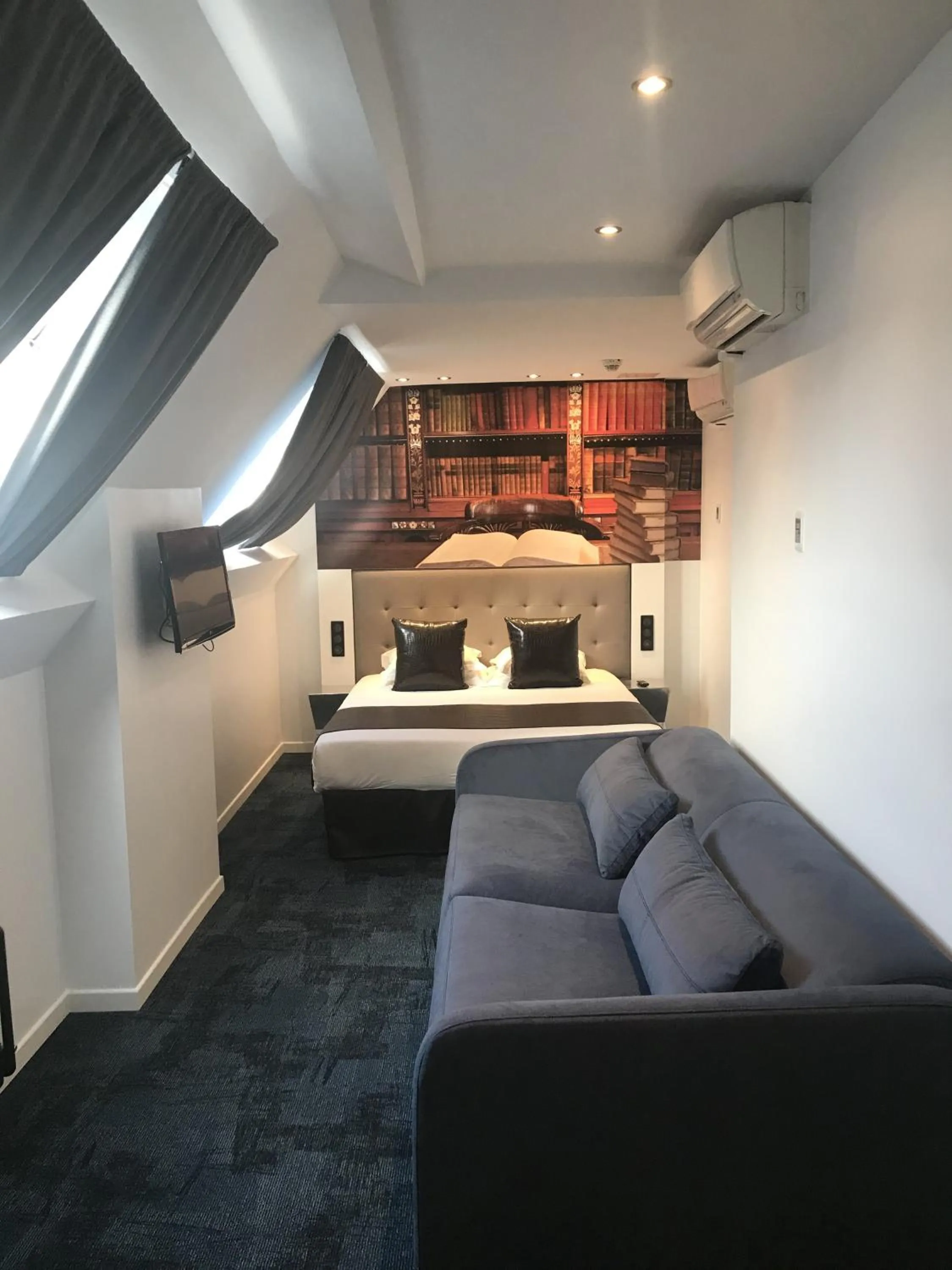 Bed in Hotel Aida Marais