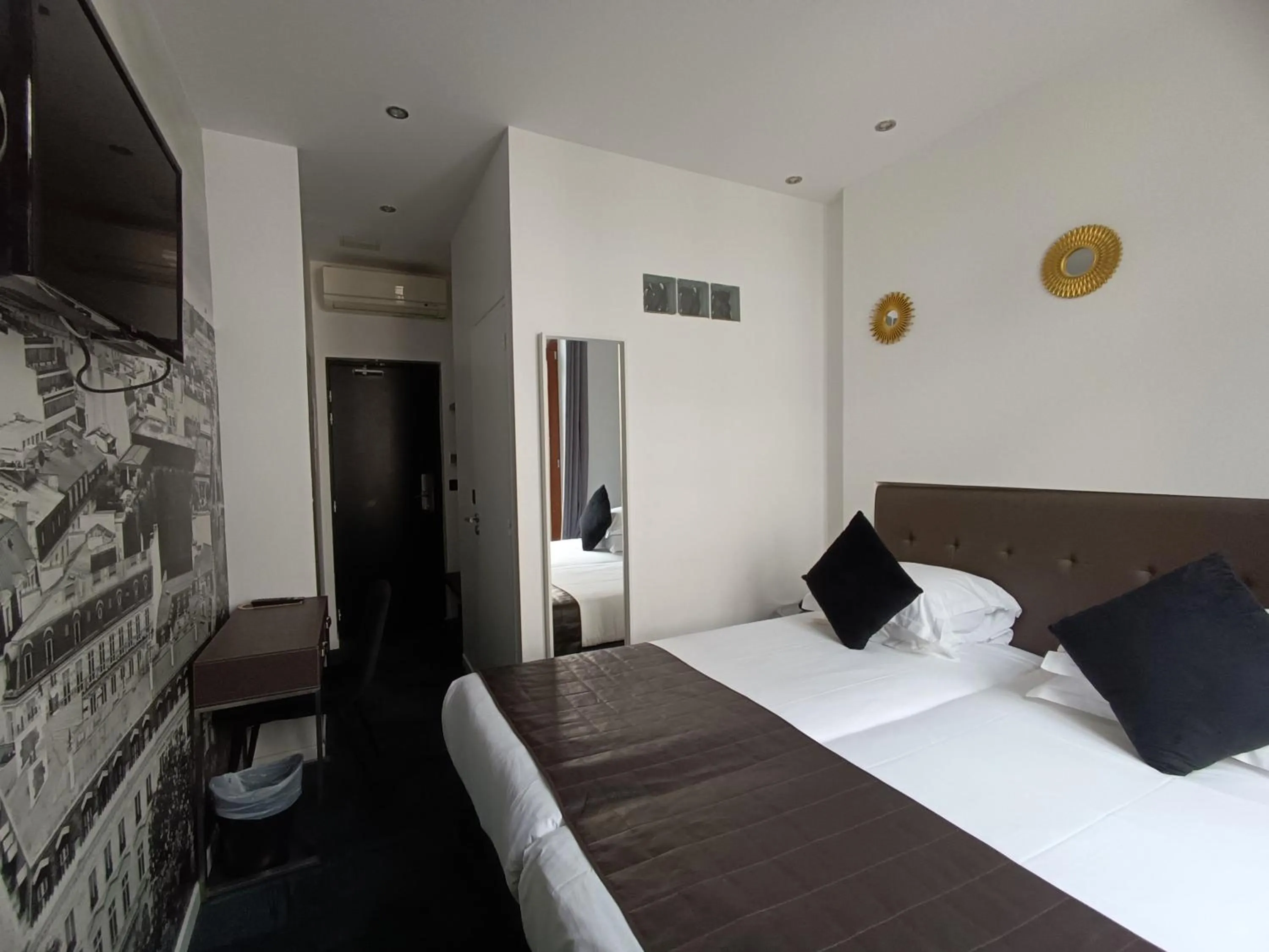 Bed in Hotel Aida Marais