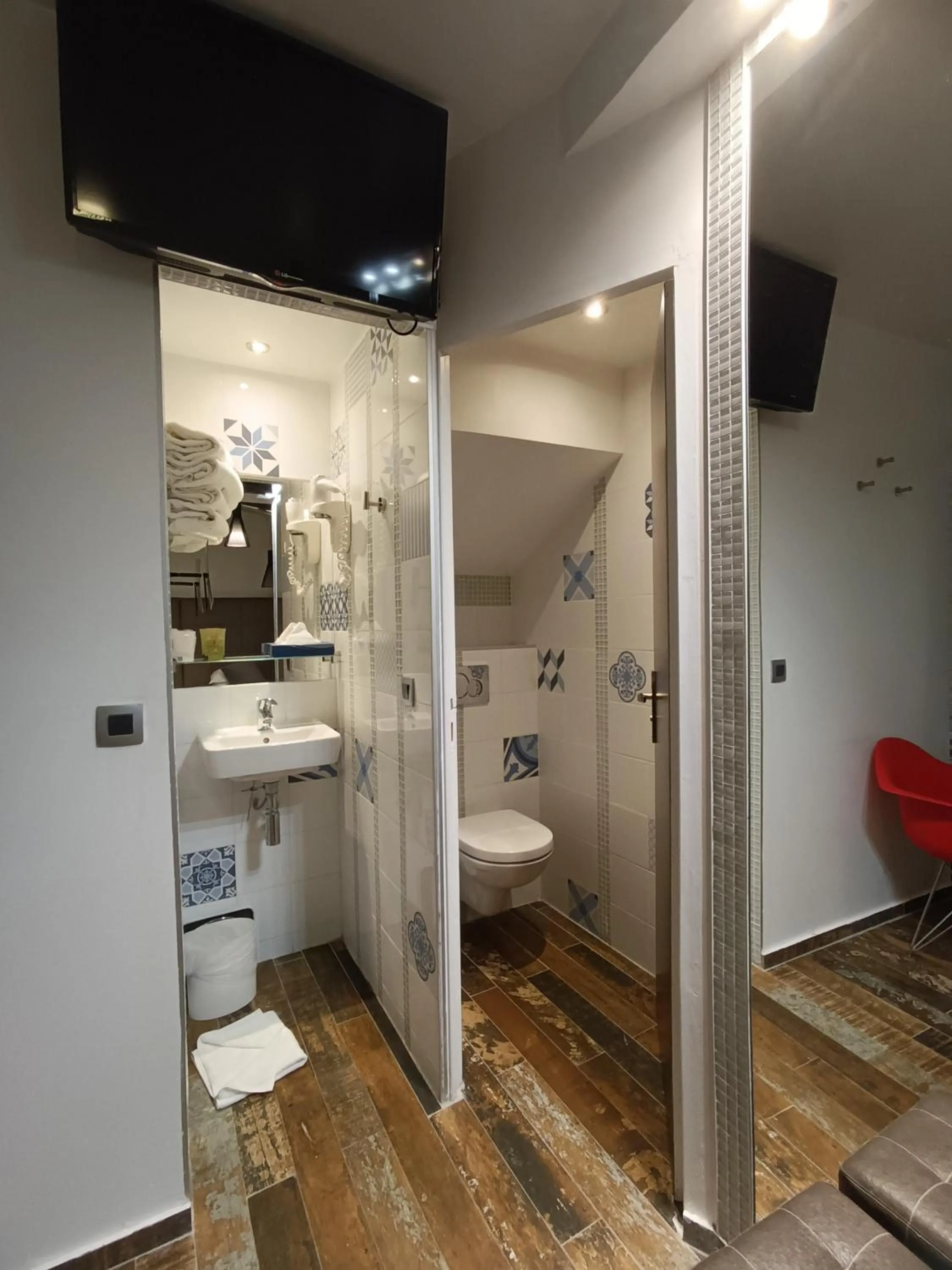 Shower in Hotel Aida Marais