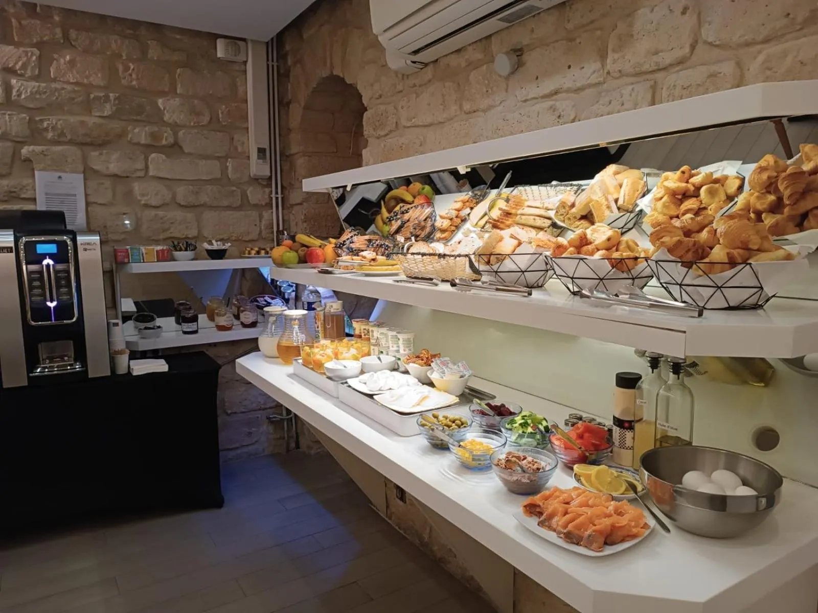 Breakfast in Hotel Aida Marais