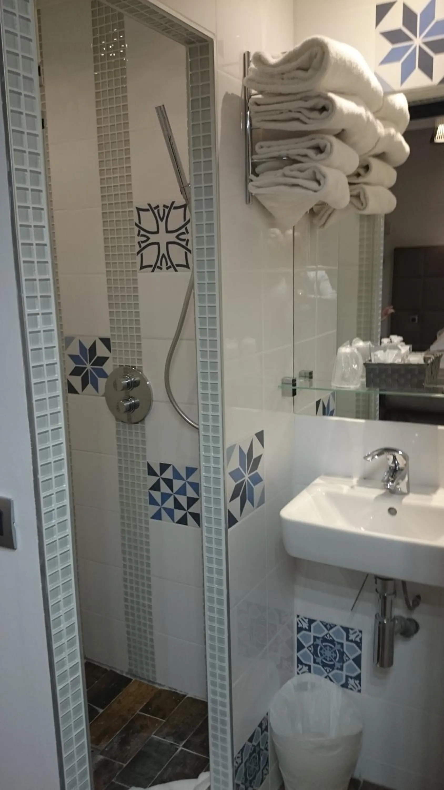 Shower in Hotel Aida Marais