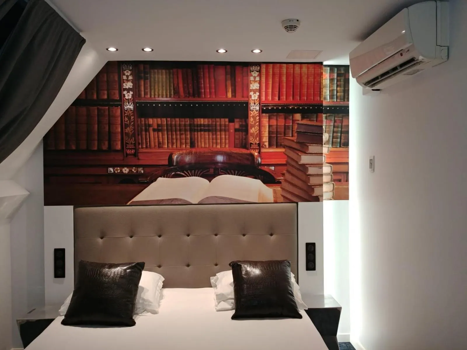 Bed in Hotel Aida Marais