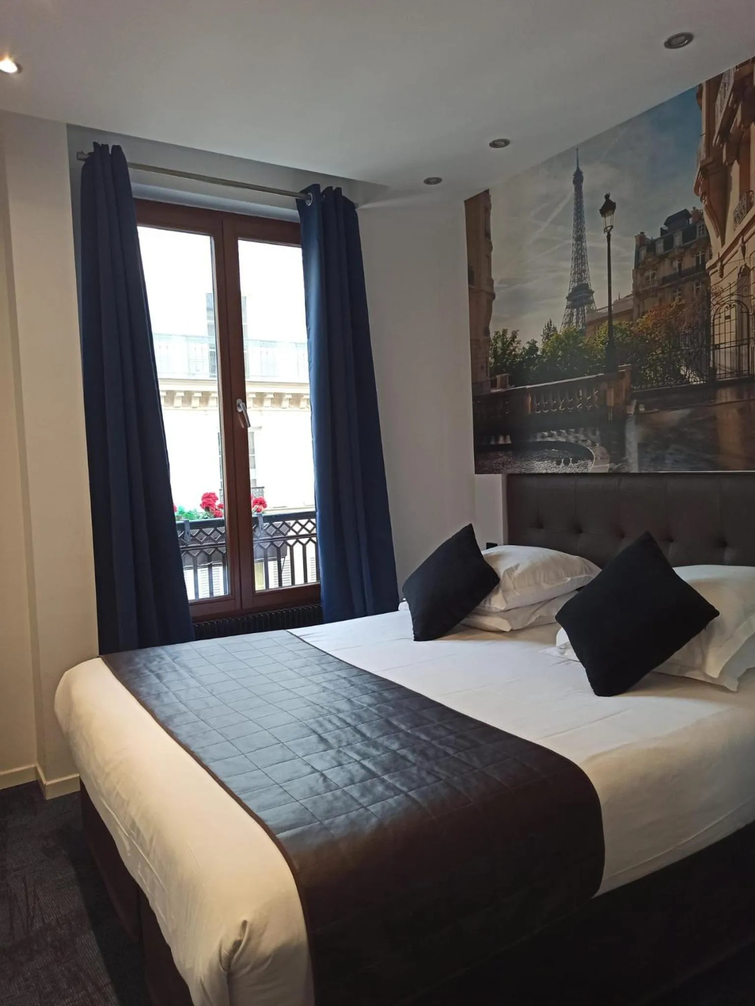 Property building, Bed in Hotel Aida Marais