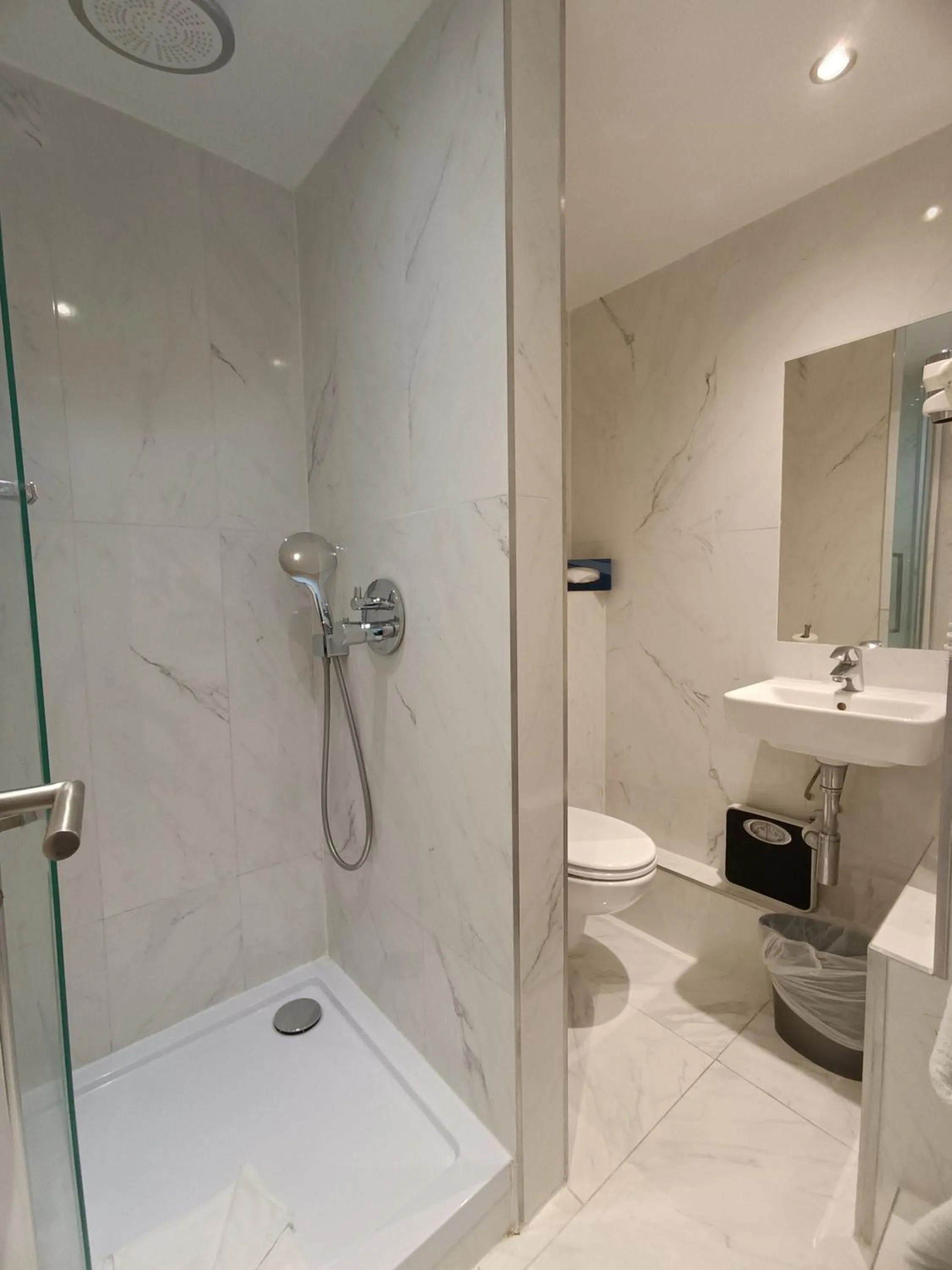 Shower in Hotel Aida Marais