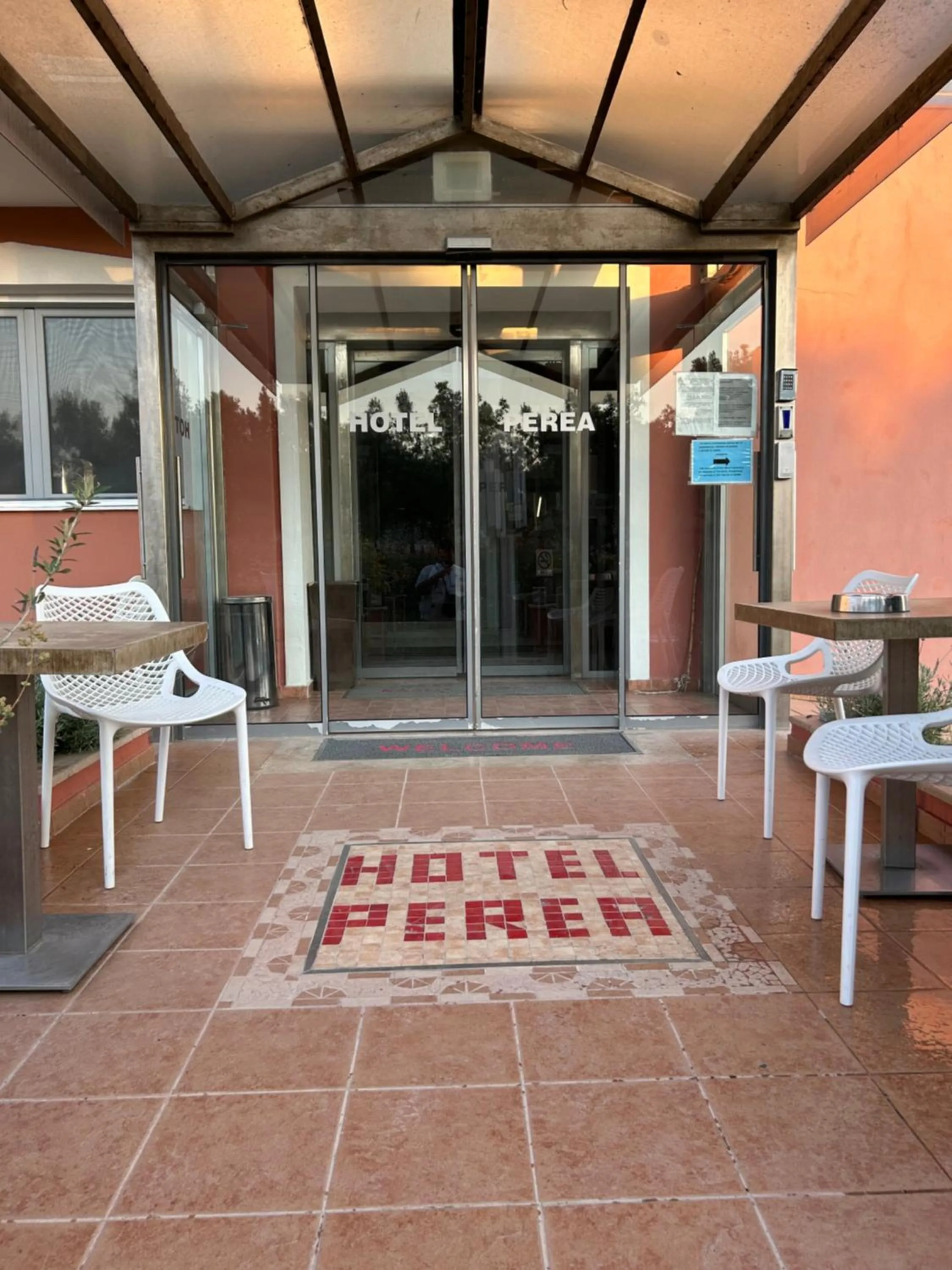 Facade/entrance in Perea Hotel