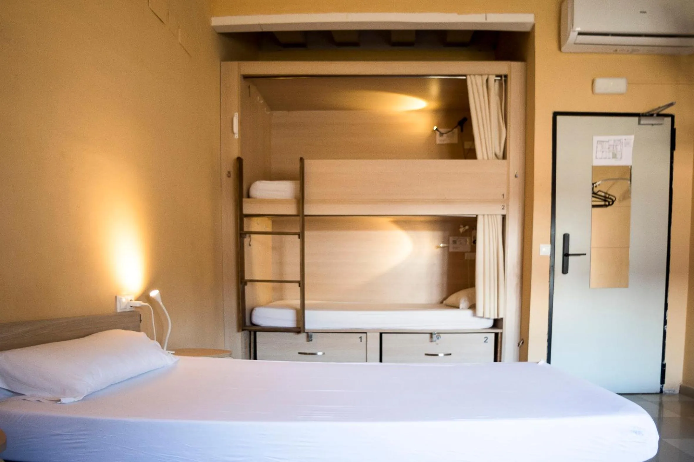 Bedroom, Bed in River Hostel