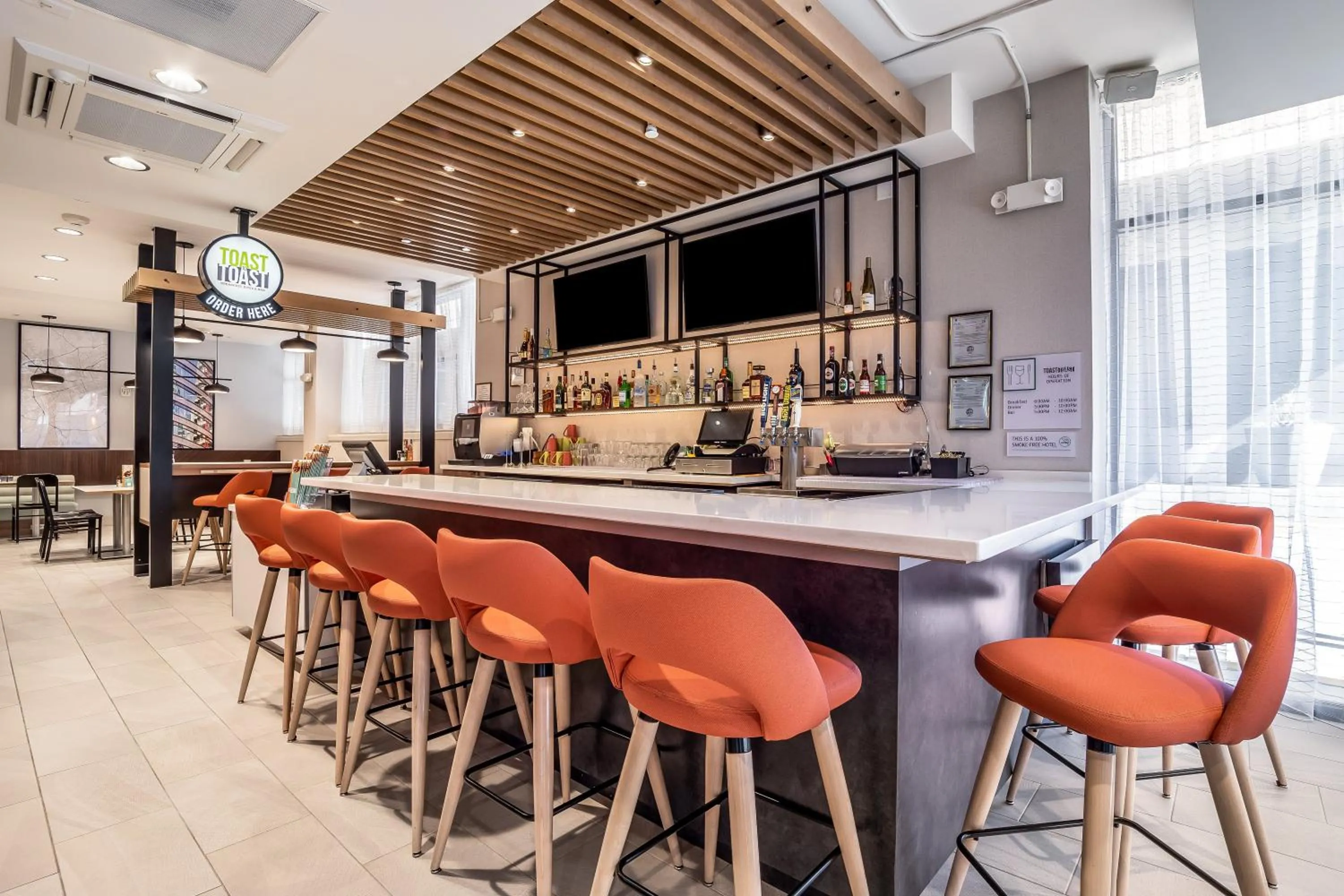 Lounge or bar in Holiday Inn Columbia - Downtown by IHG