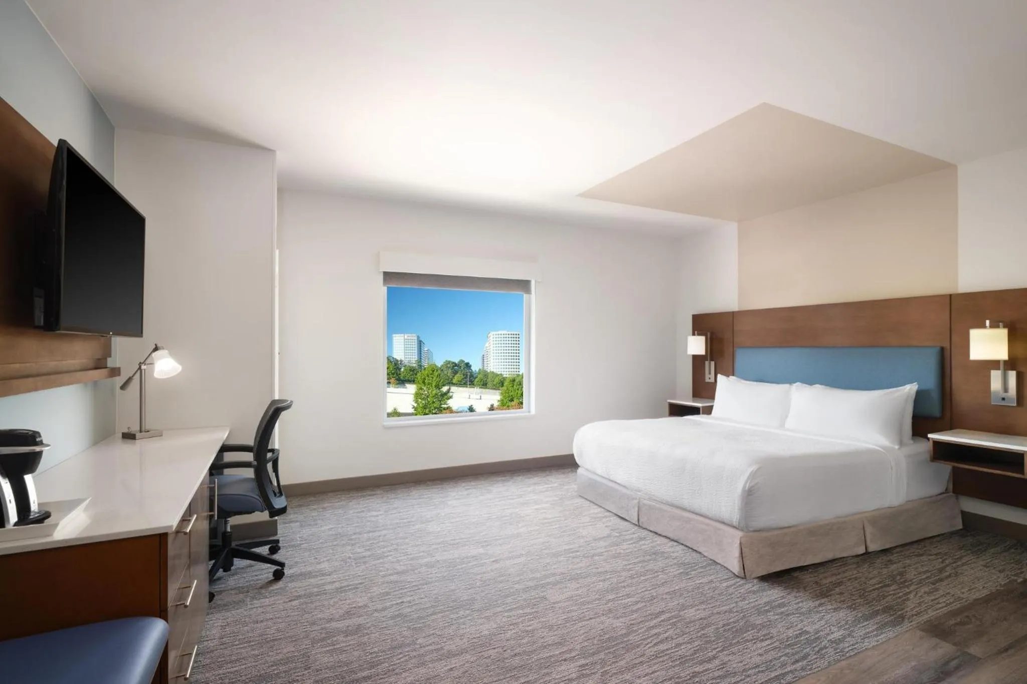 Photo of the whole room, Bed in EVEN Hotel Alpharetta - Avalon Area by IHG