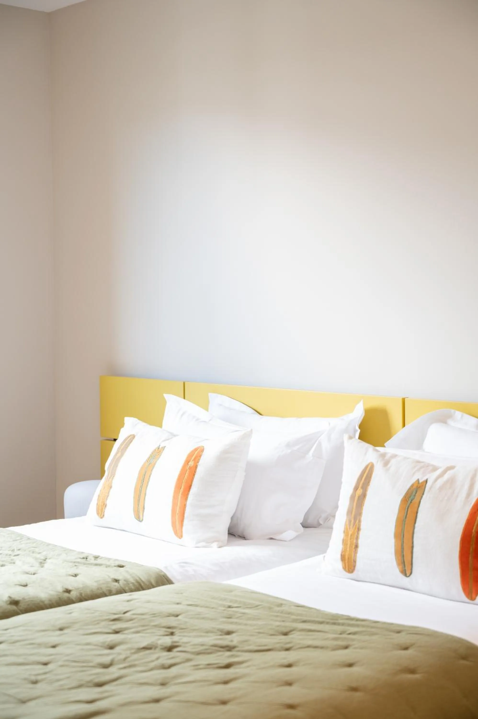 Bedroom, Bed in Costa Nera