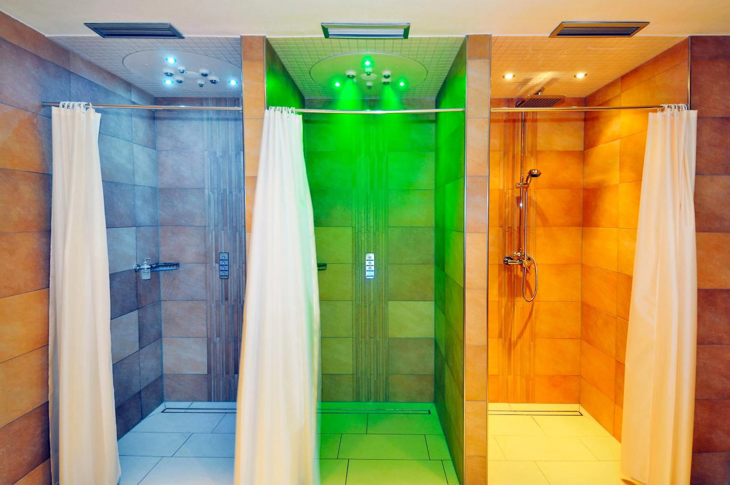 Shower in Hotel & Spa Wasserschloss Westerburg