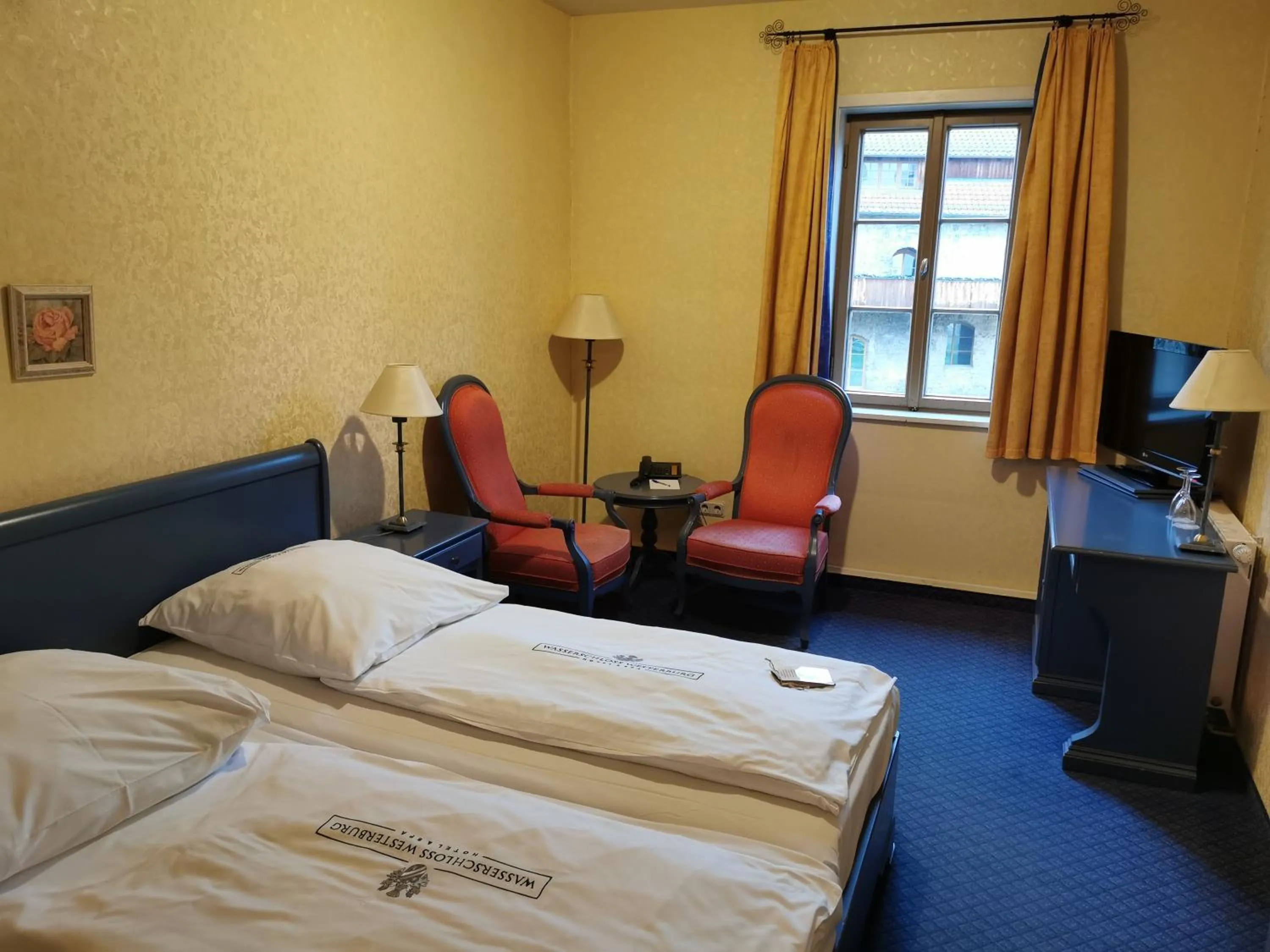 Photo of the whole room, Bed in Hotel & Spa Wasserschloss Westerburg