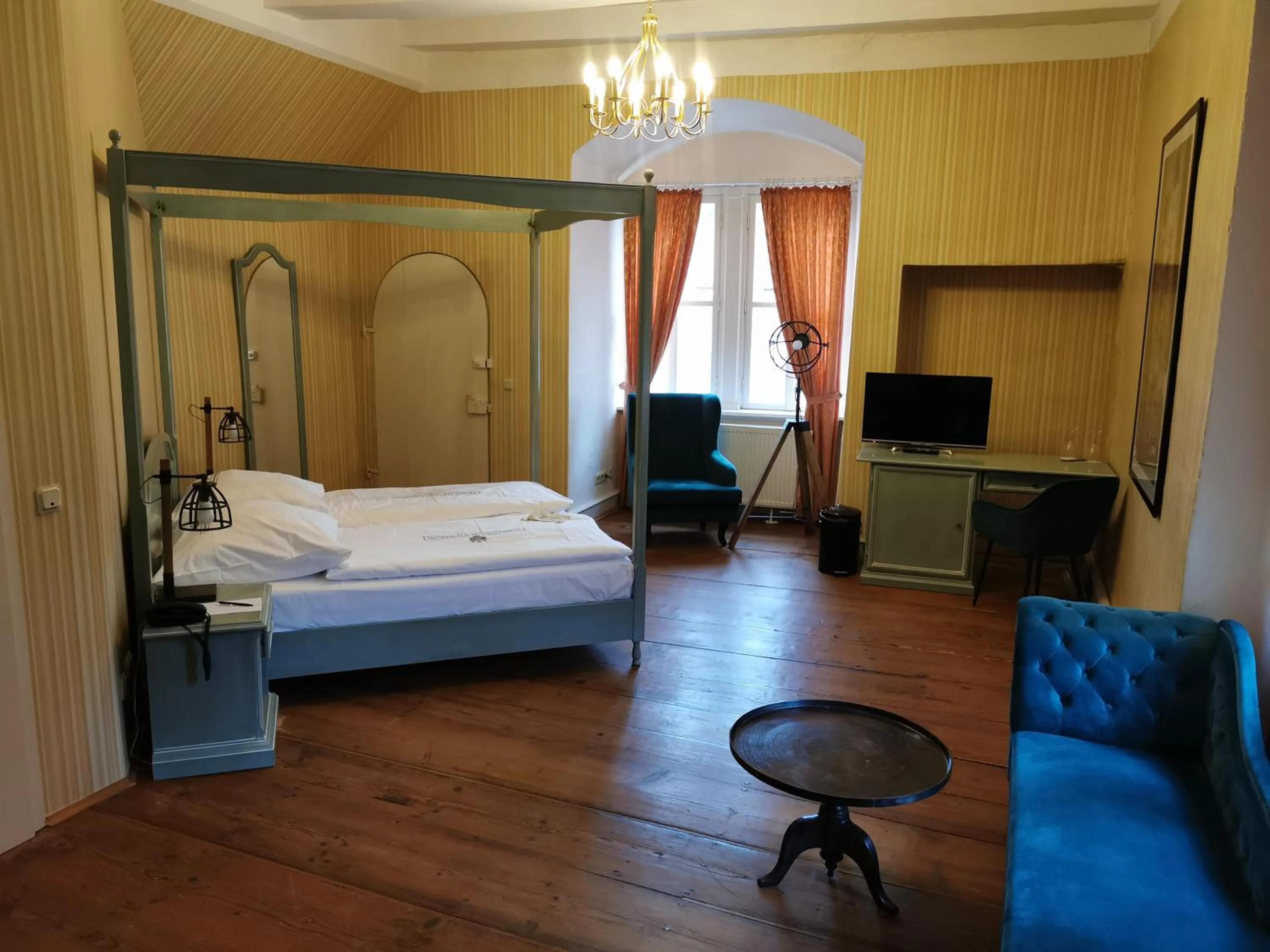 Photo of the whole room, Bed in Hotel & Spa Wasserschloss Westerburg
