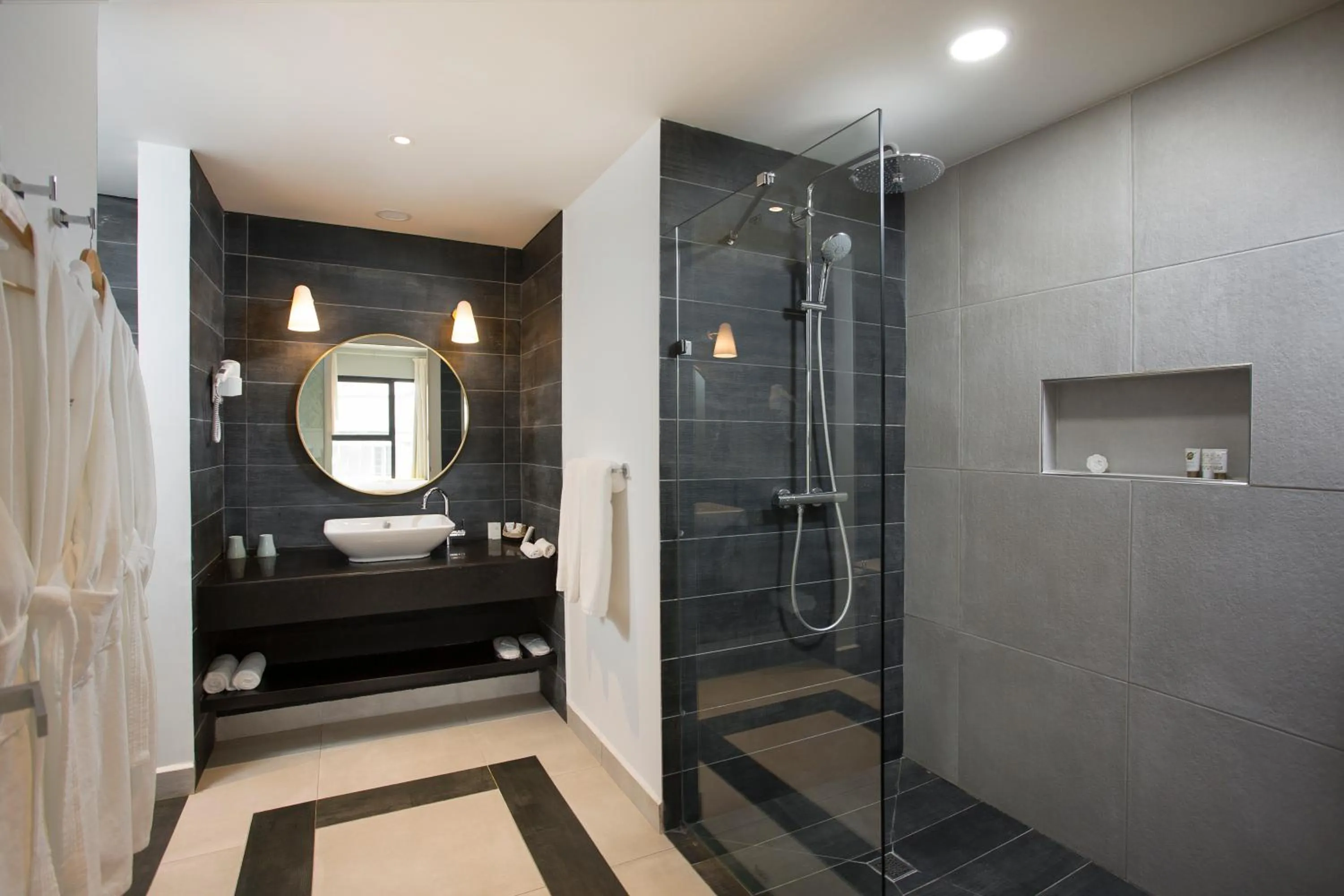 Bathroom in Le Centell Hotel & Spa