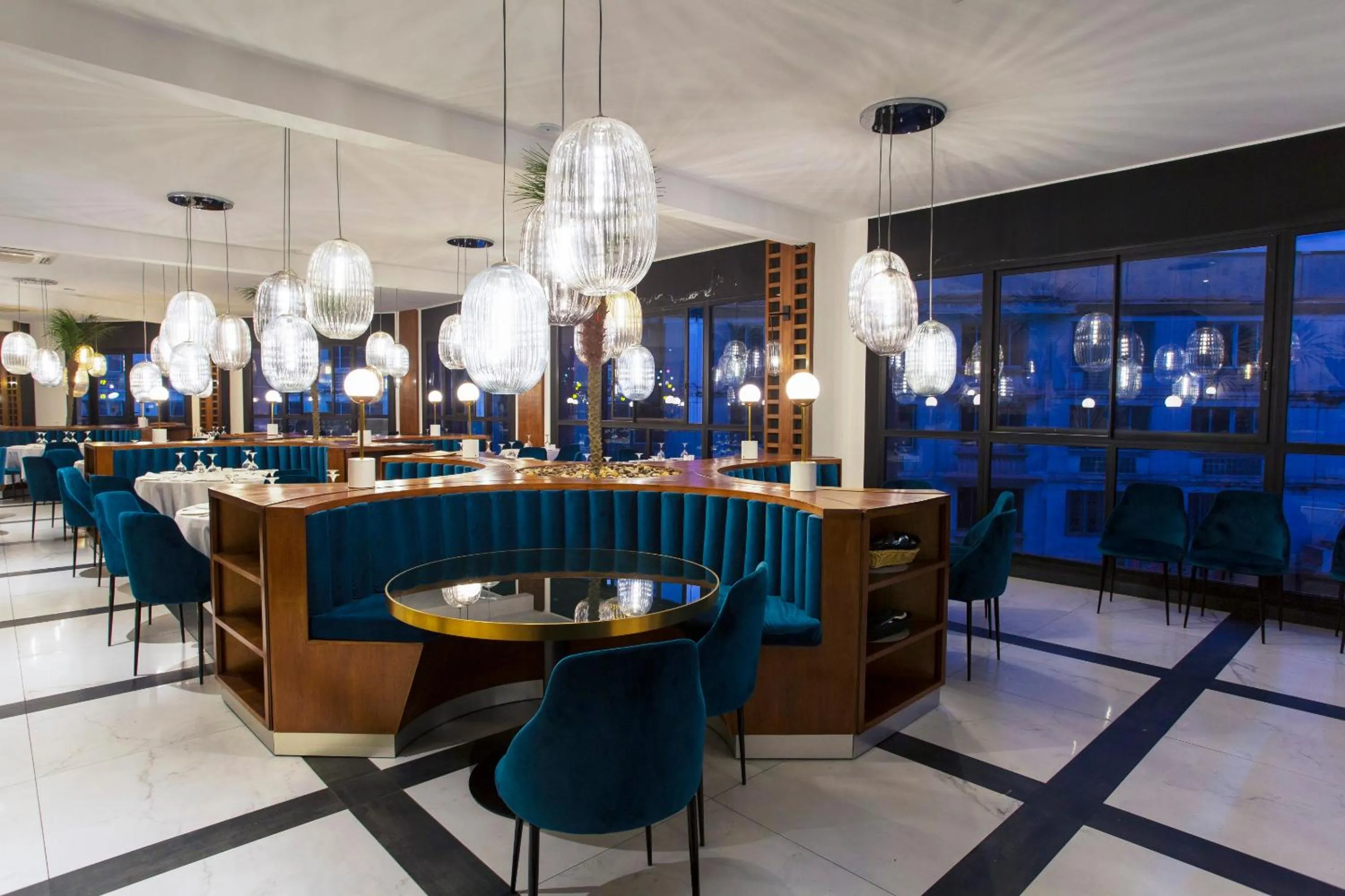 Restaurant/places to eat in Le Centell Hotel & Spa