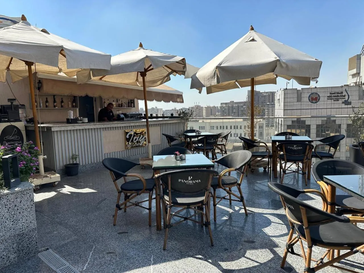 Restaurant/places to eat in Panorama Ramsis Hotel & Cafe