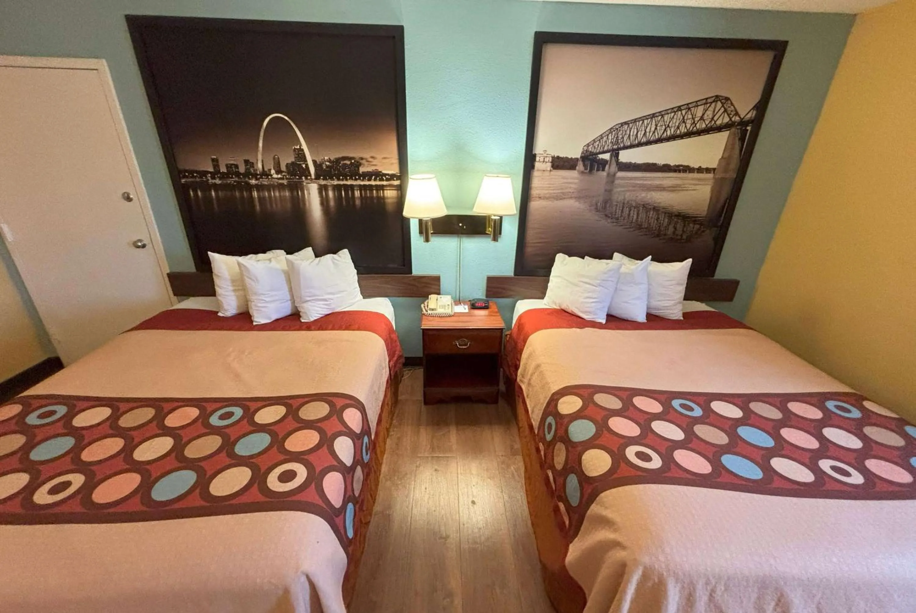 Photo of the whole room, Bed in Super 8 by Wyndham O'Fallon