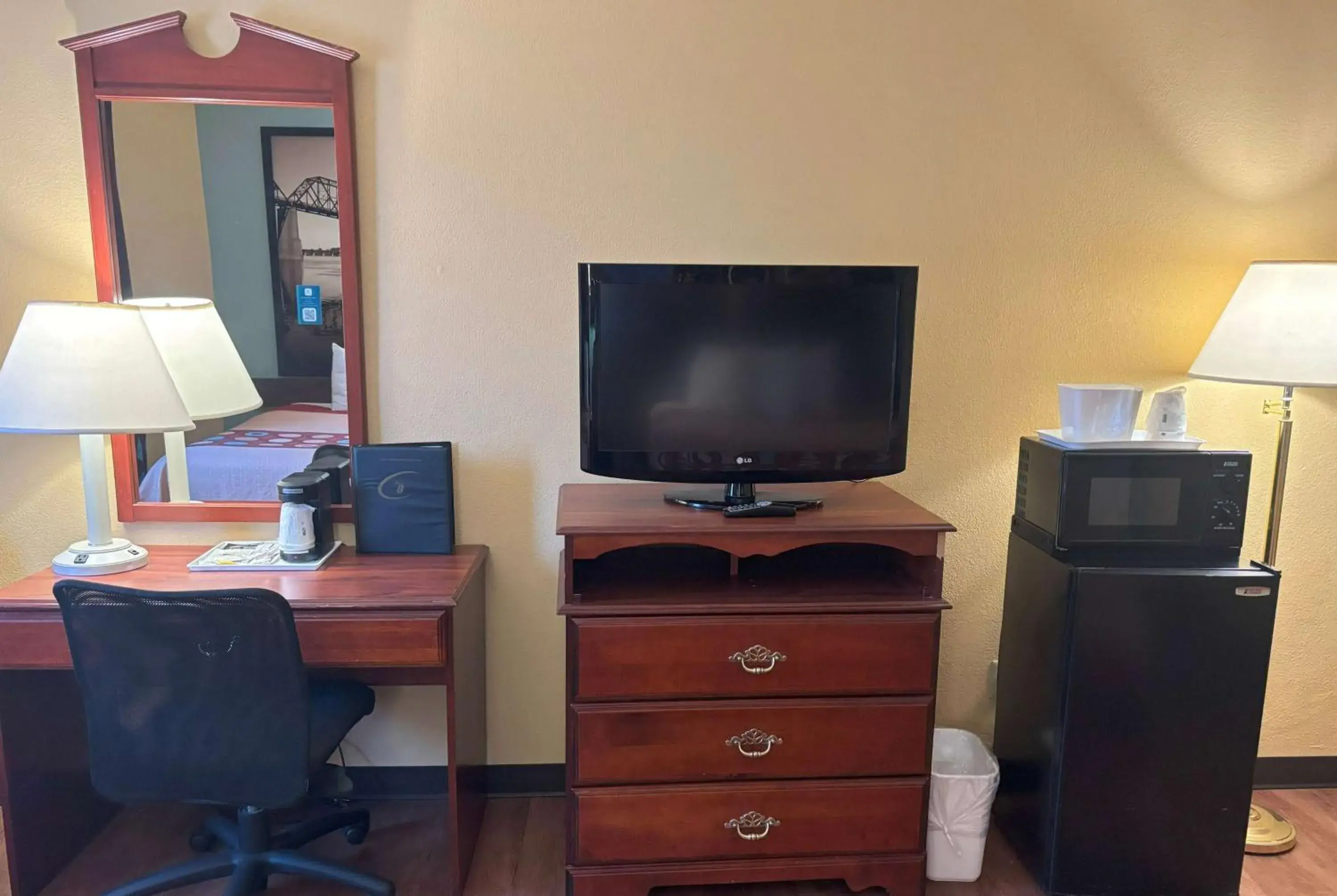 King Studio Suite - Non-Smoking in Super 8 by Wyndham O'Fallon King Studio Suite - Non-Smoking in Super 8 by Wyndham O'Fallon