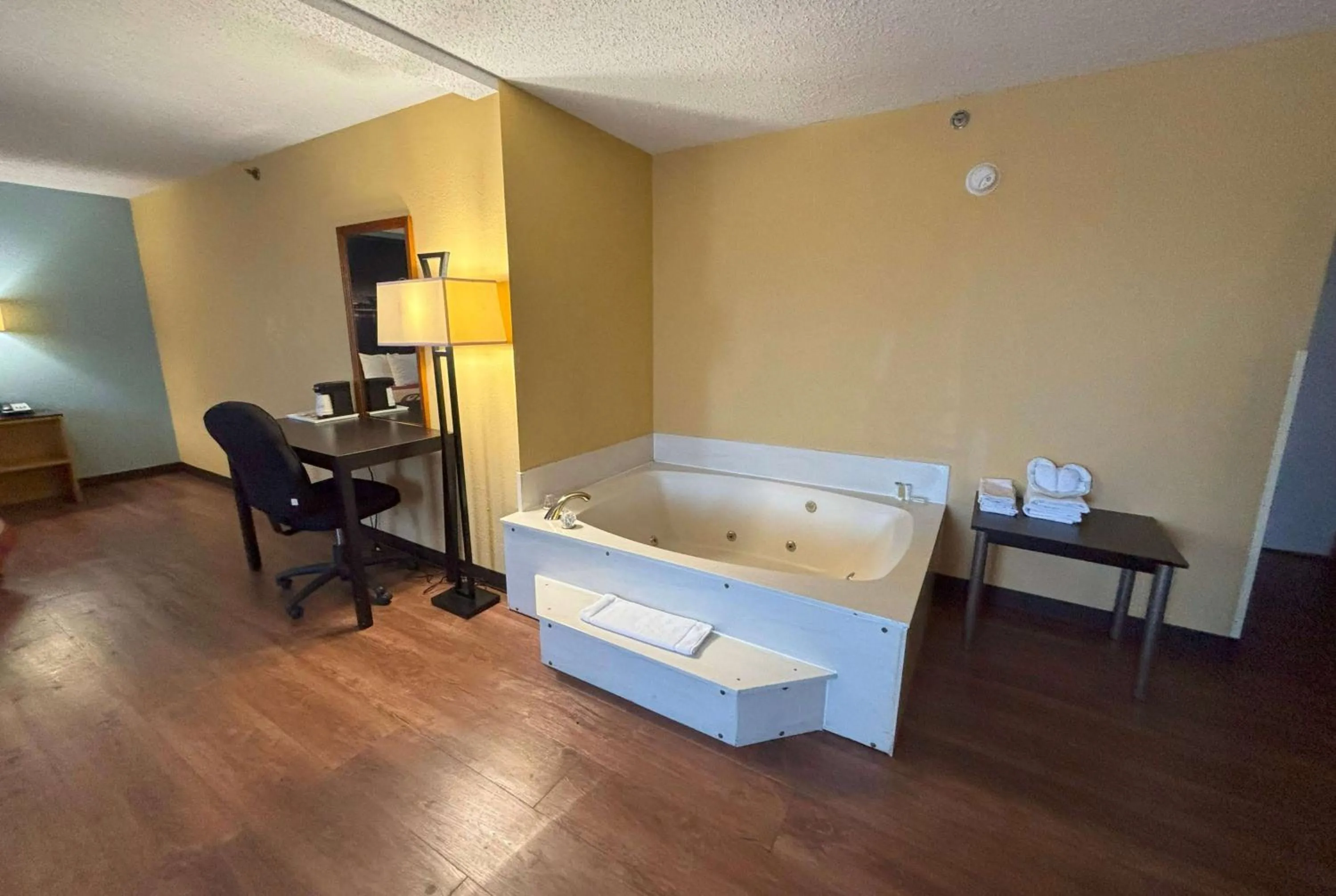 Photo of the whole room, Bed in Super 8 by Wyndham O'Fallon