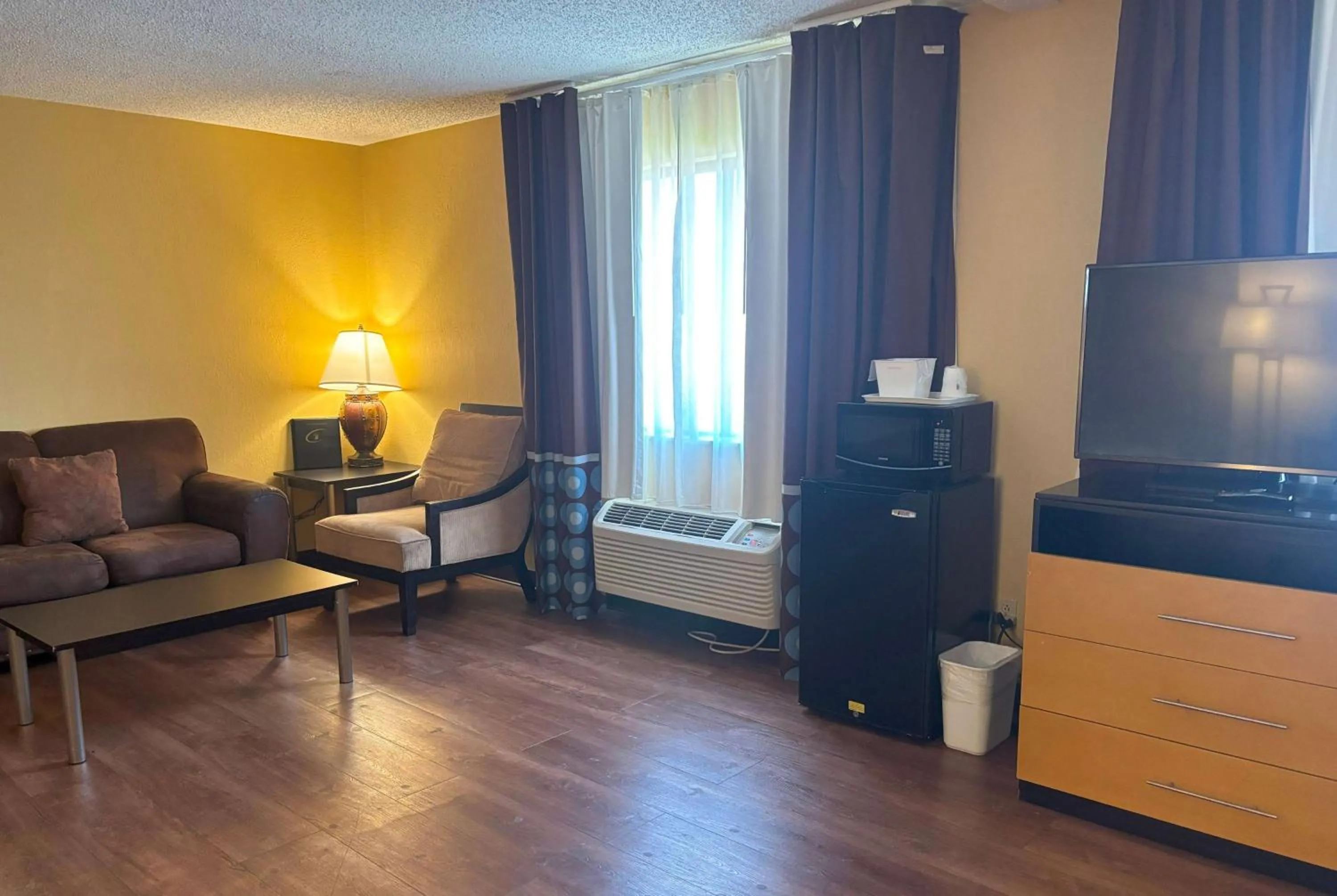 Photo of the whole room in Super 8 by Wyndham O'Fallon