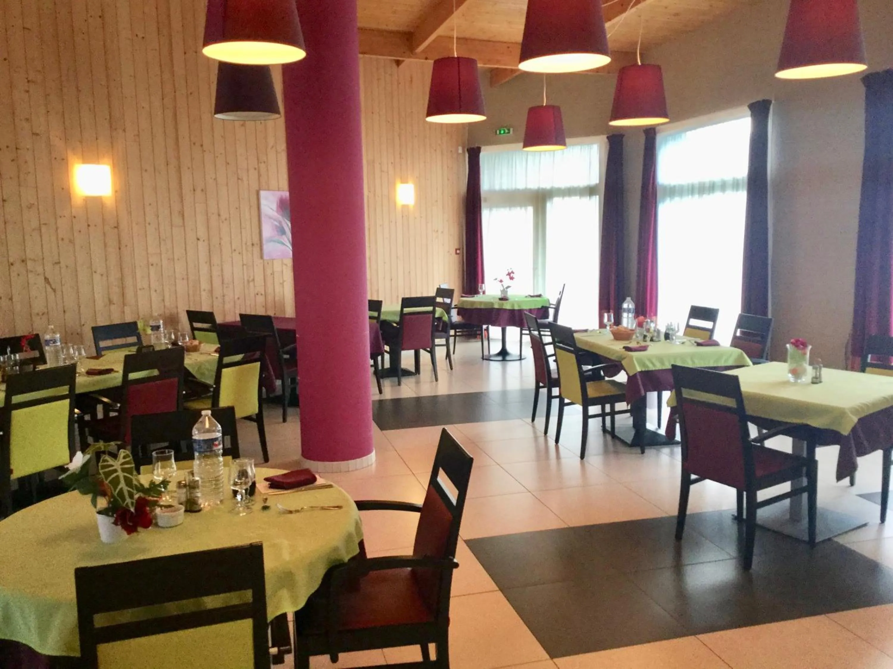 Dining area in Guilvinec Parc Residence