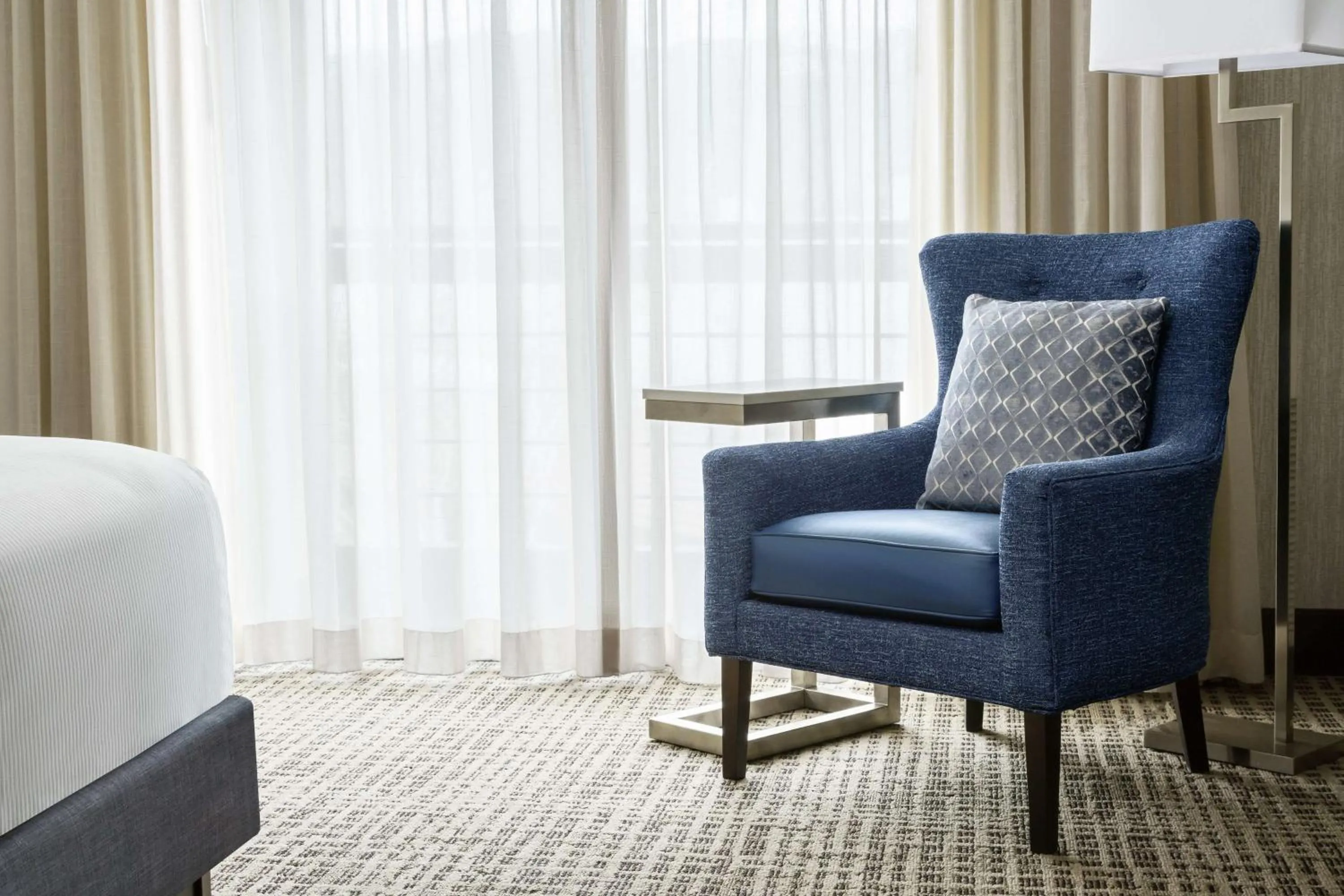 Living room in DoubleTree by Hilton Colorado Springs