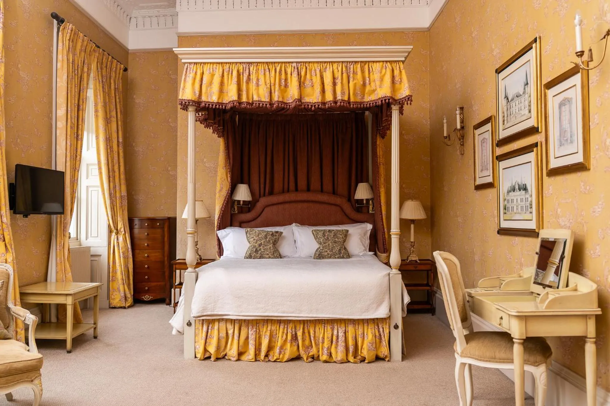 Bedroom, Bed in Dukes Bath