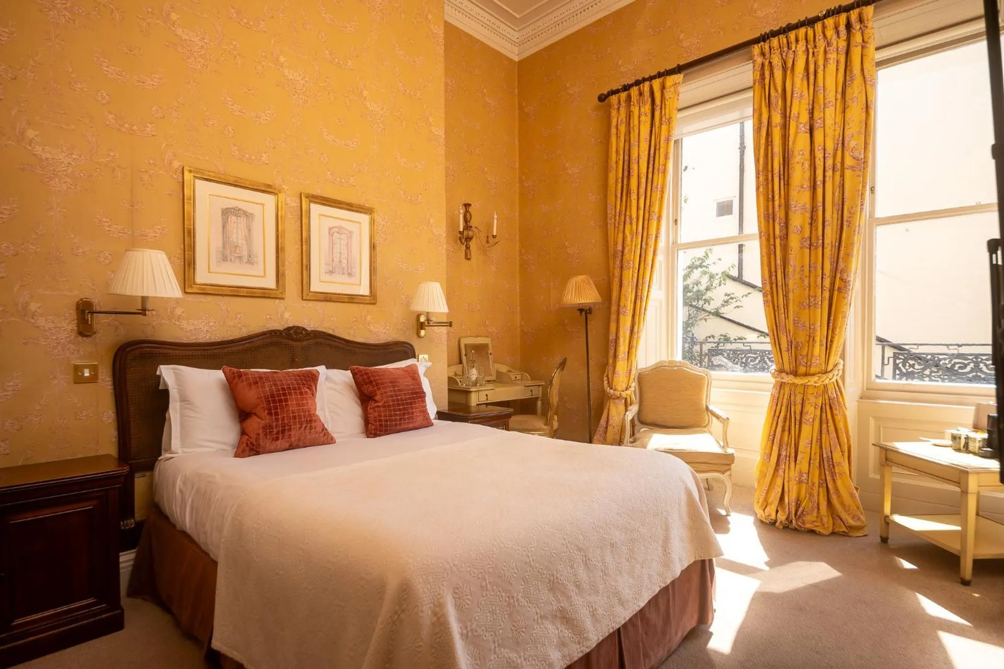 Bedroom, Bed in Dukes Bath