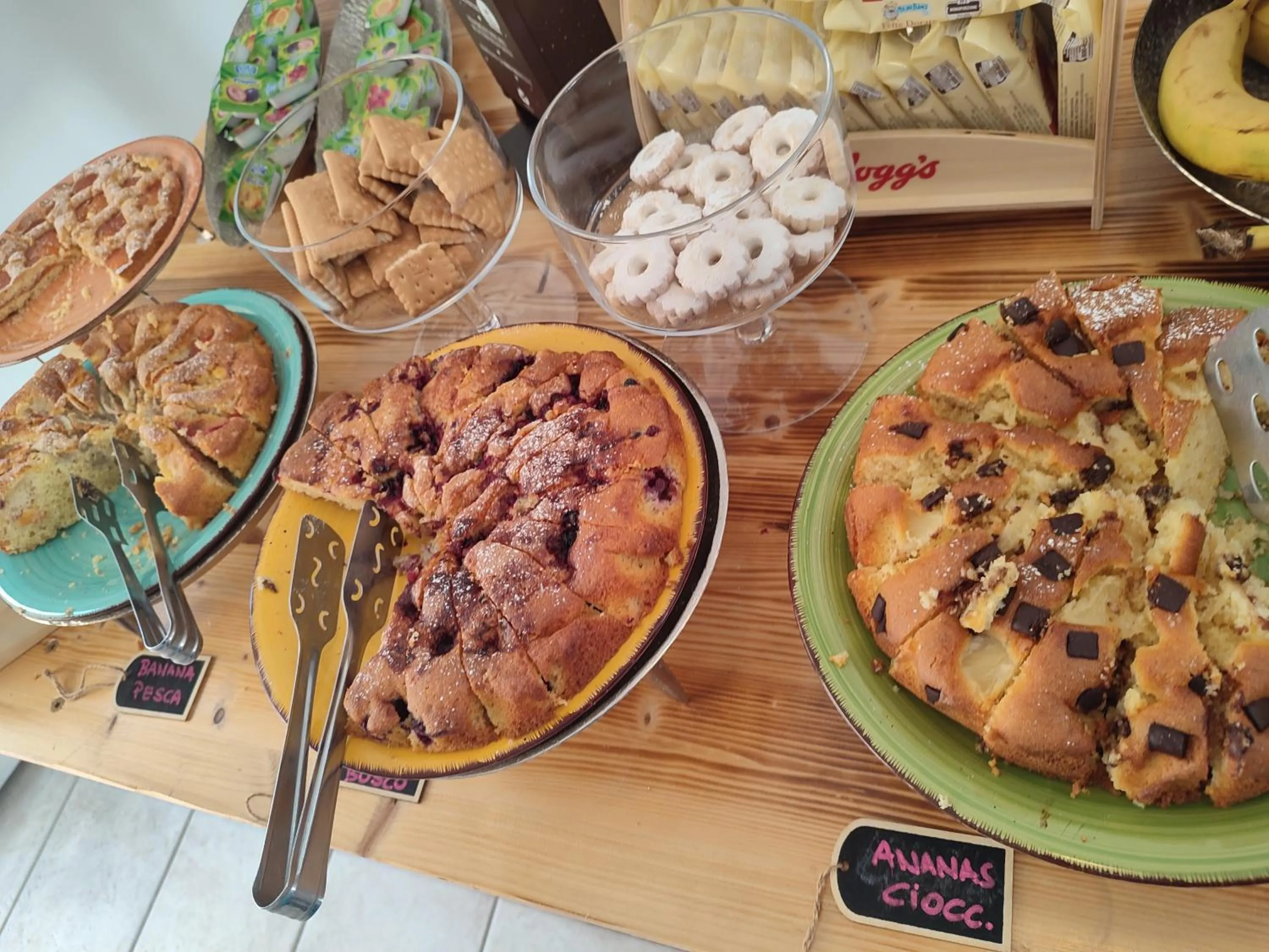 Buffet breakfast in Hotel Le Palme