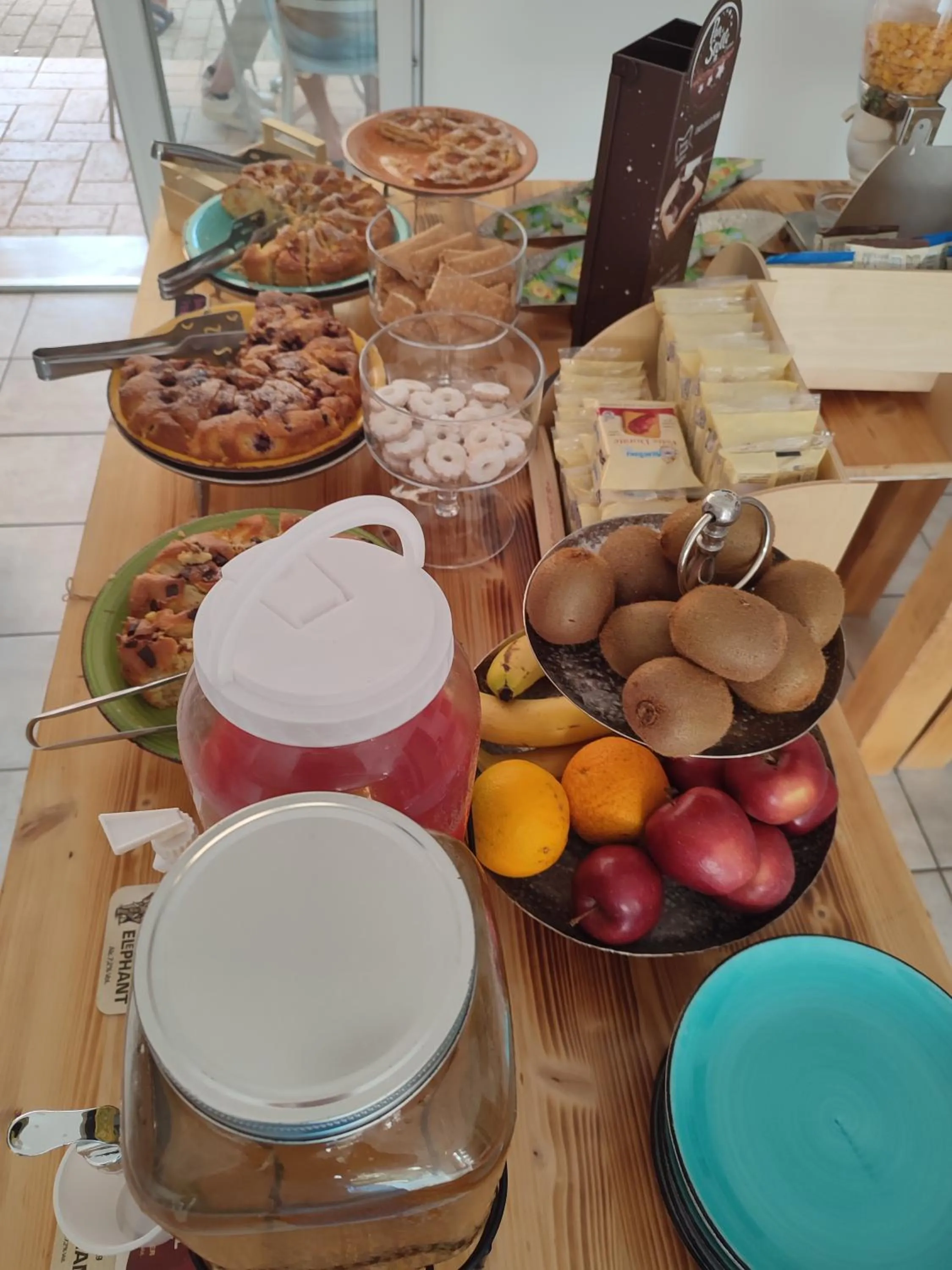 Buffet breakfast in Hotel Le Palme