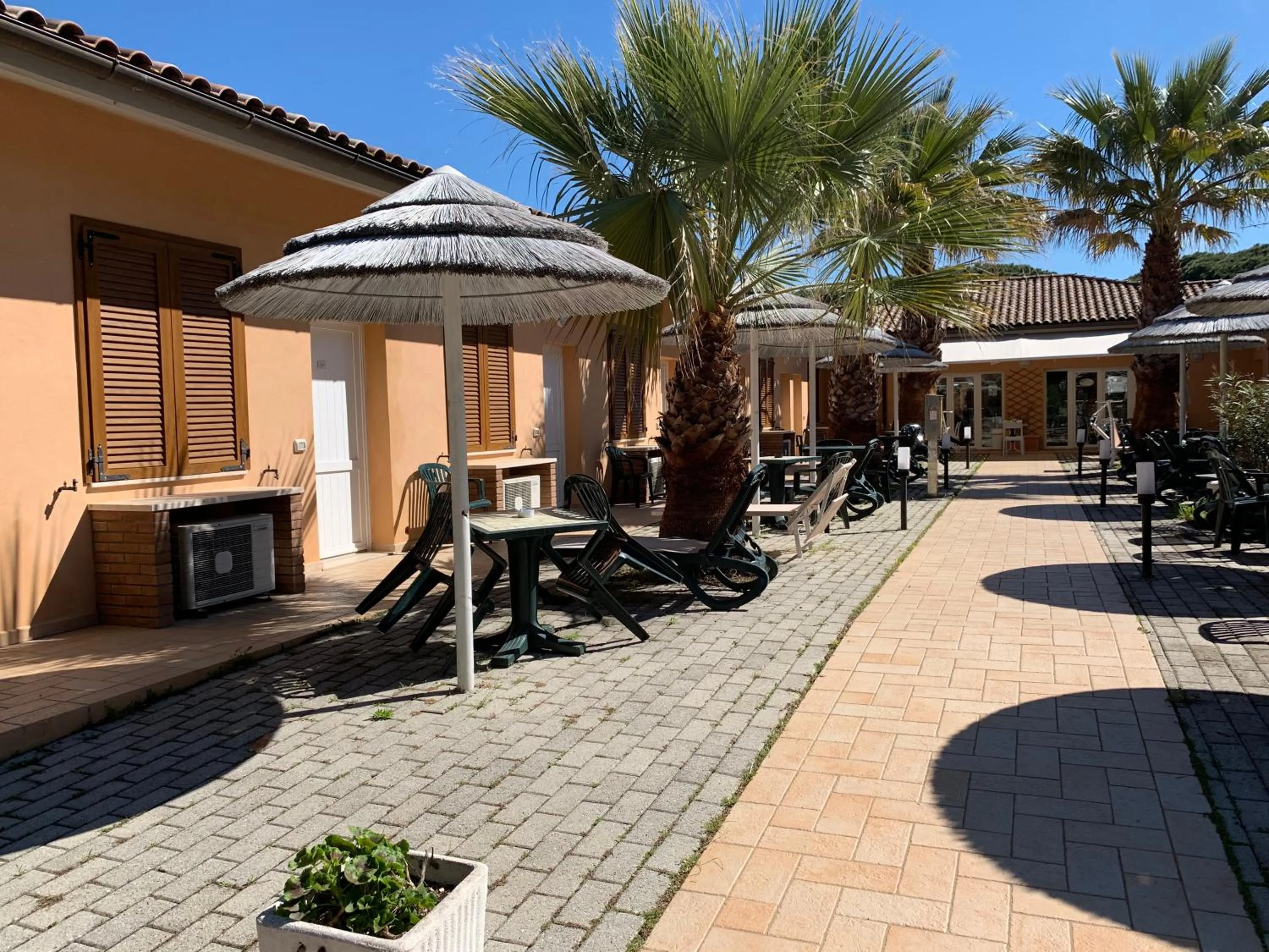 Patio in Hotel Le Palme