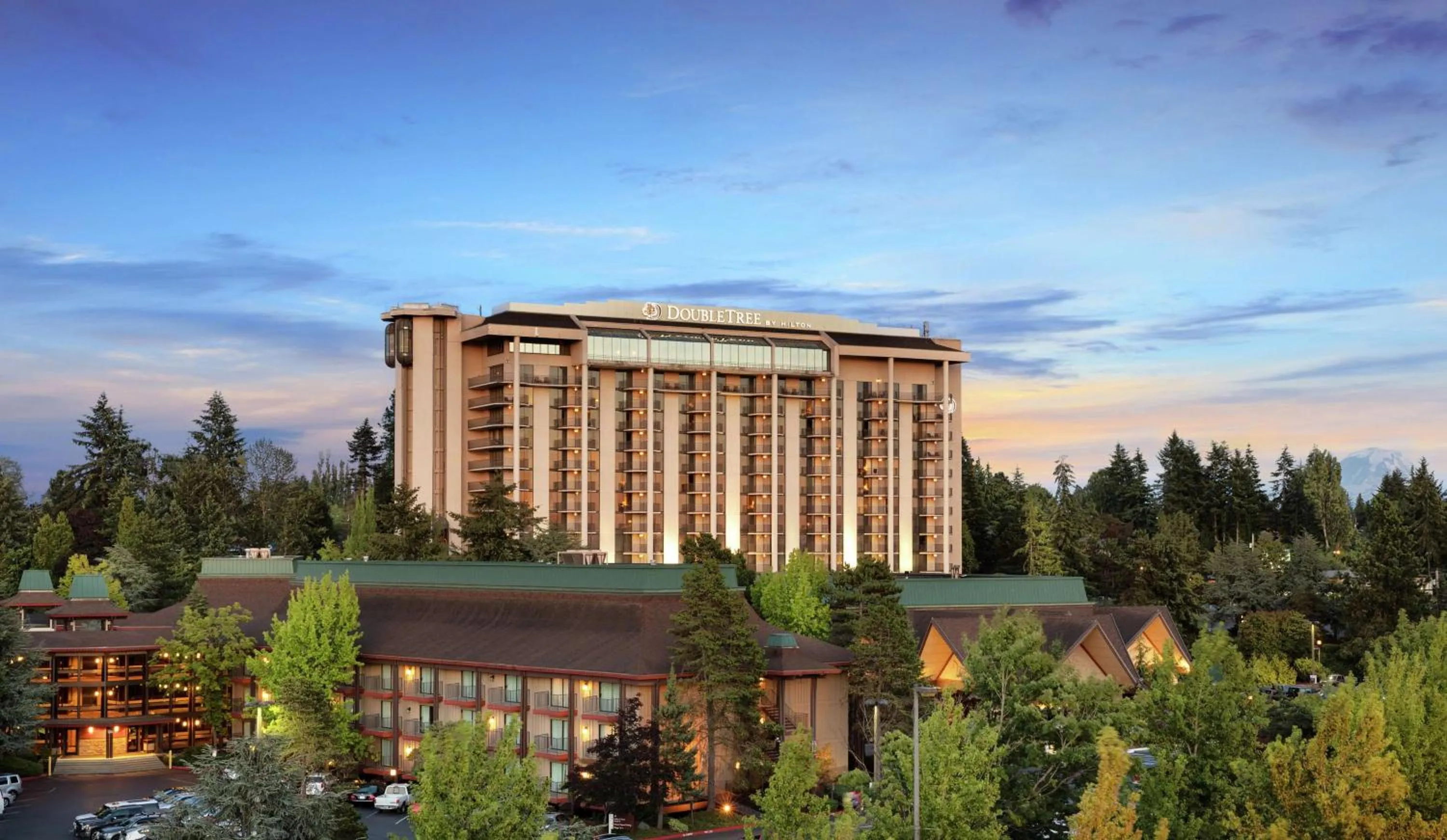 Property building in DoubleTree by Hilton Seattle Airport