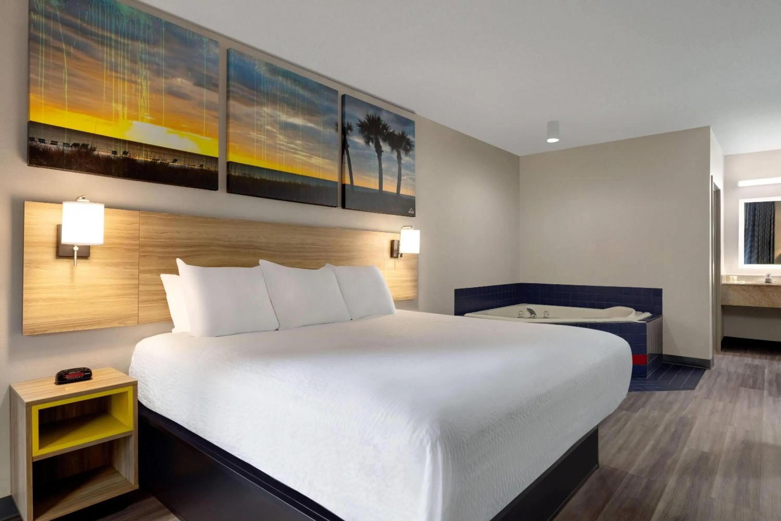 Bath, Bed in Days Inn by Wyndham Blythewood North Columbia