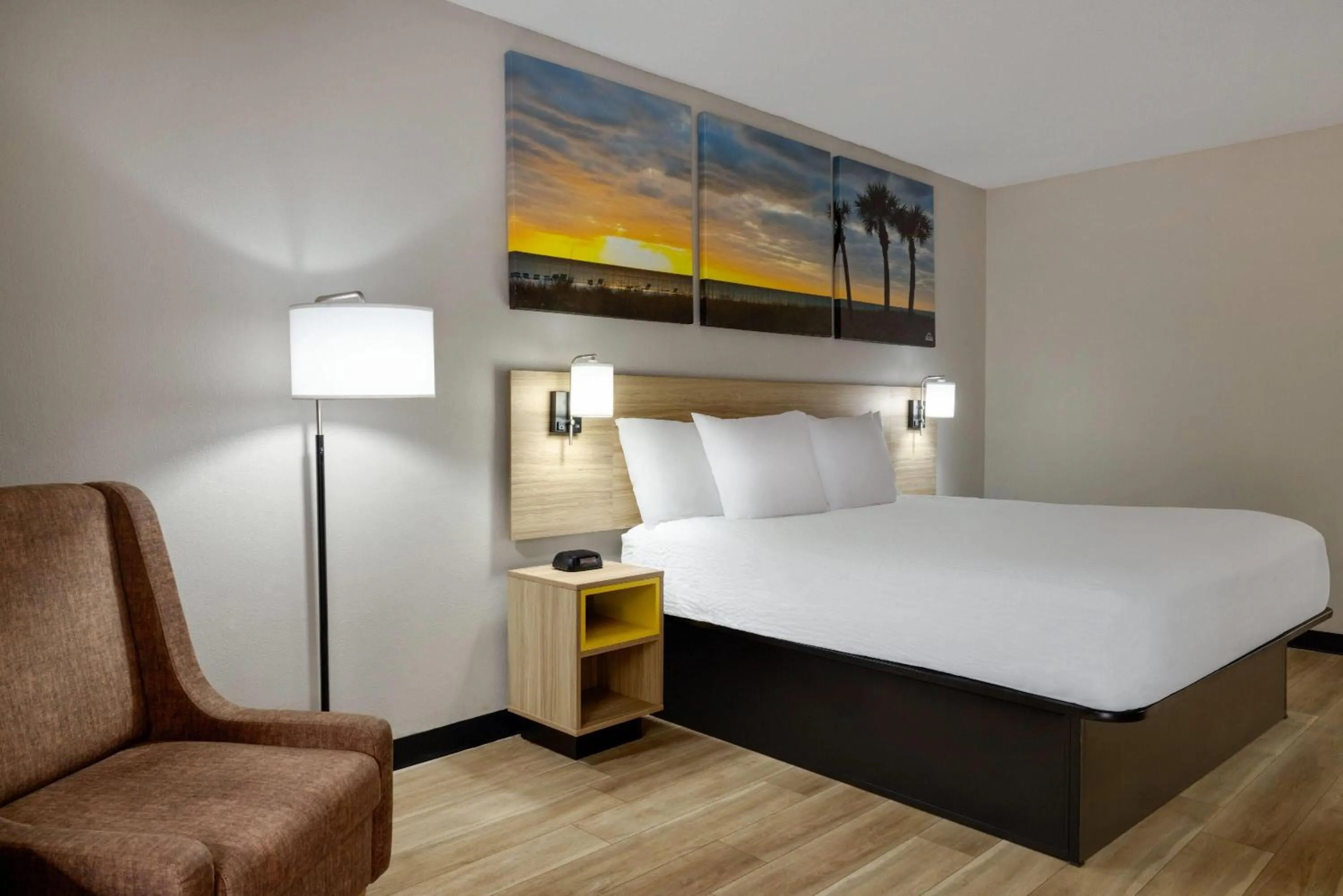 Photo of the whole room, Bed in Days Inn by Wyndham Blythewood North Columbia