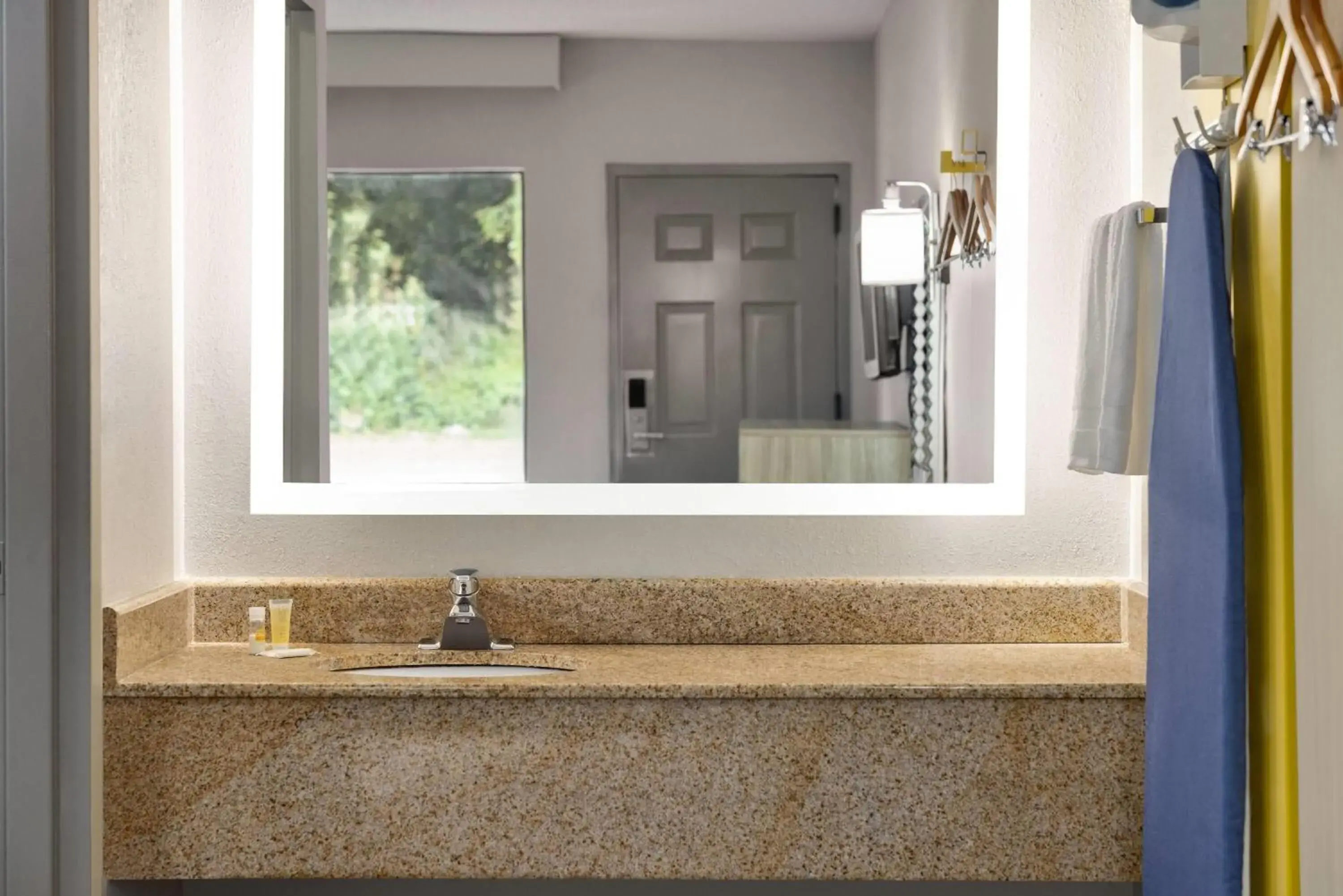 King Room - Non-Smoking in Days Inn by Wyndham Blythewood North Columbia King Room - Non-Smoking in Days Inn by Wyndham Blythewood North Columbia