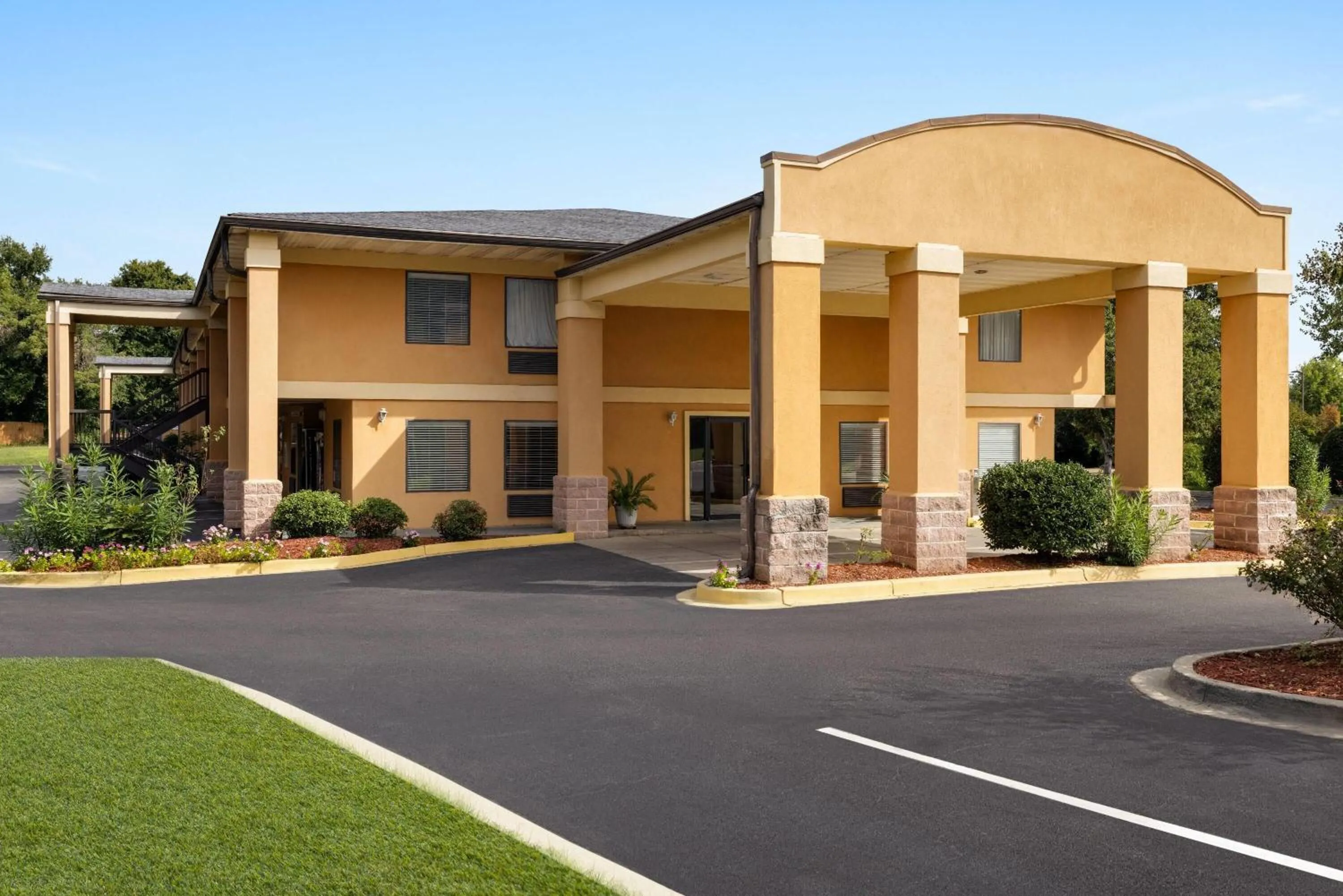 Property building in Days Inn by Wyndham Blythewood North Columbia