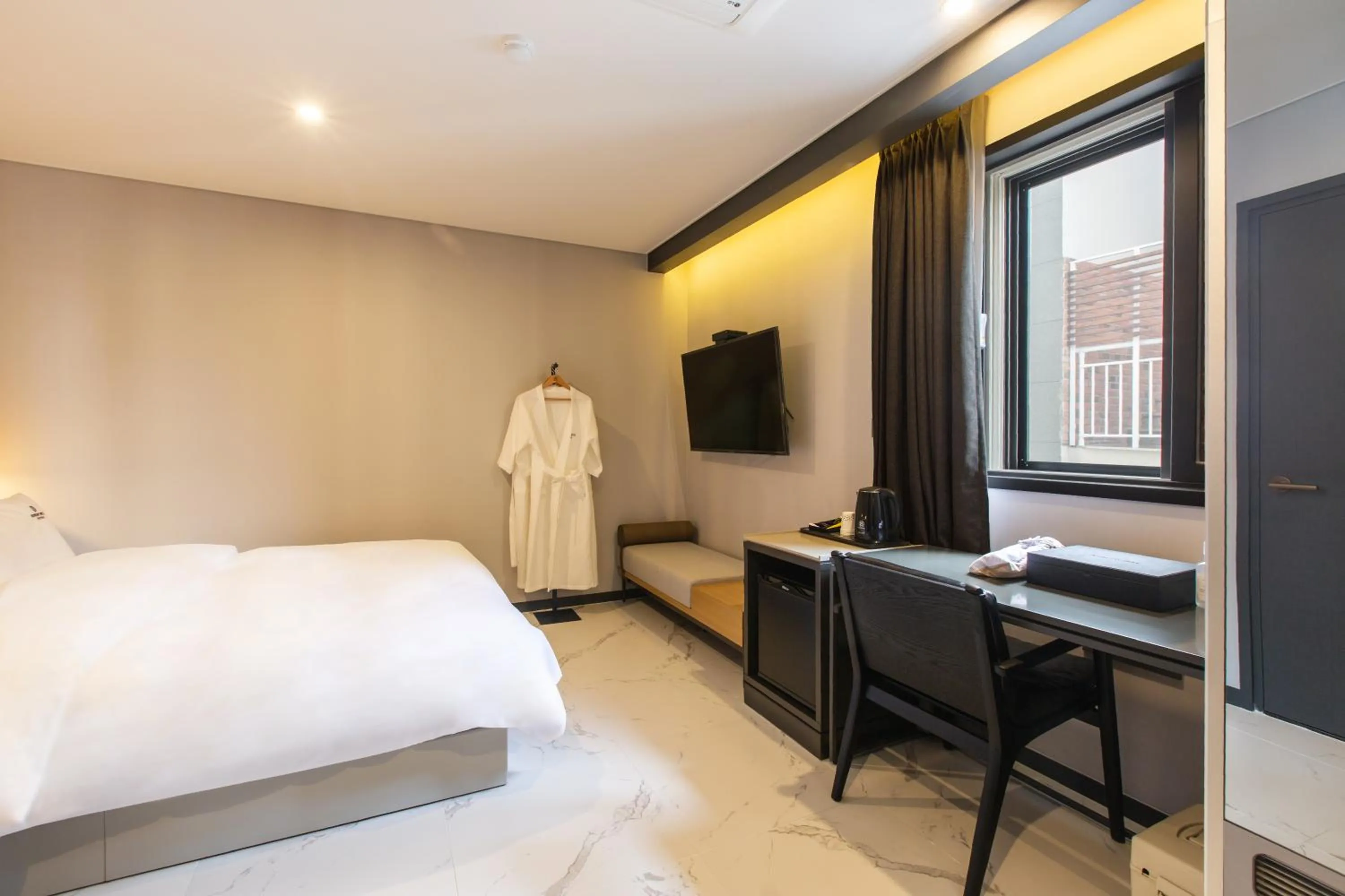 Bed in Brown Dot Gijang Yeonhwari