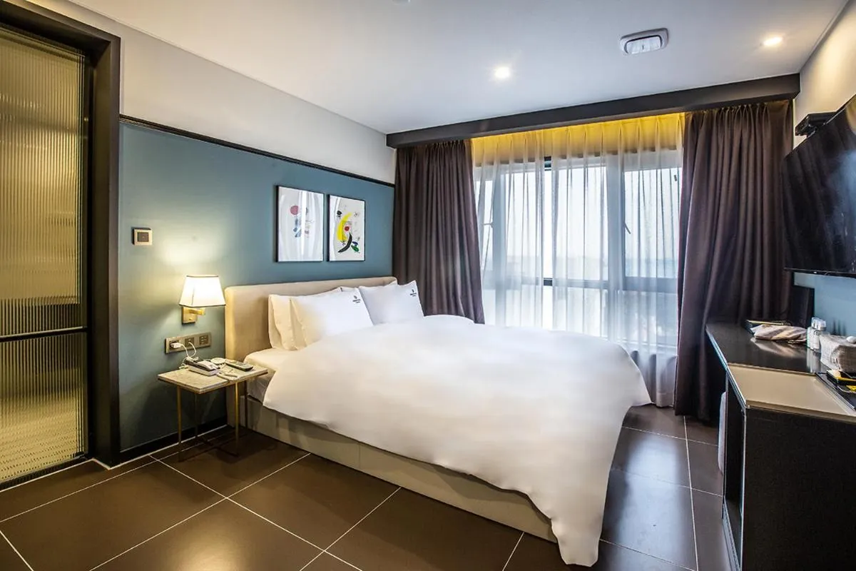 Bed in Brown Dot Gijang Yeonhwari