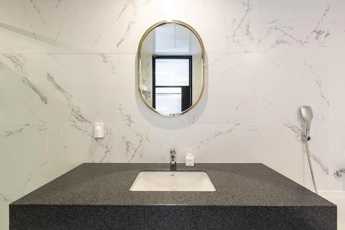 Brown Dot Gijang Yeonhwari