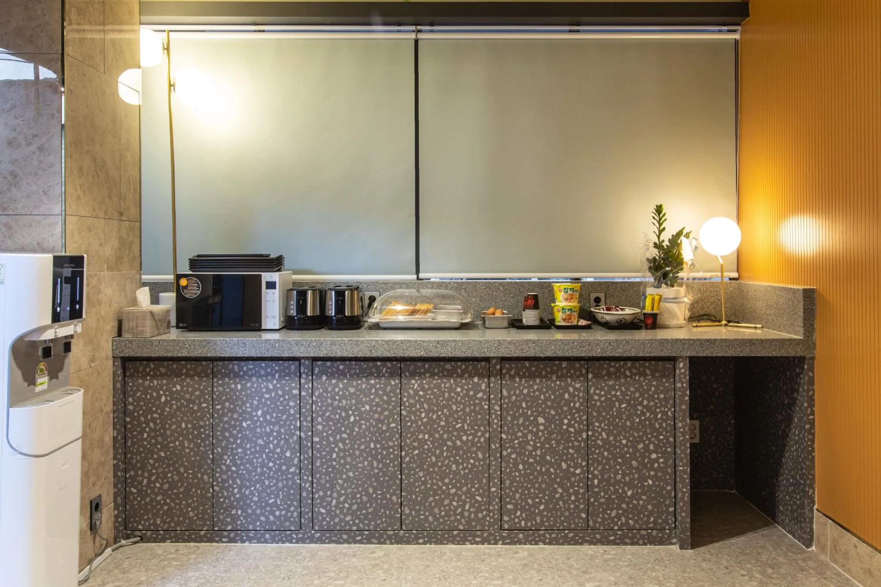 Brown Dot Gijang Yeonhwari