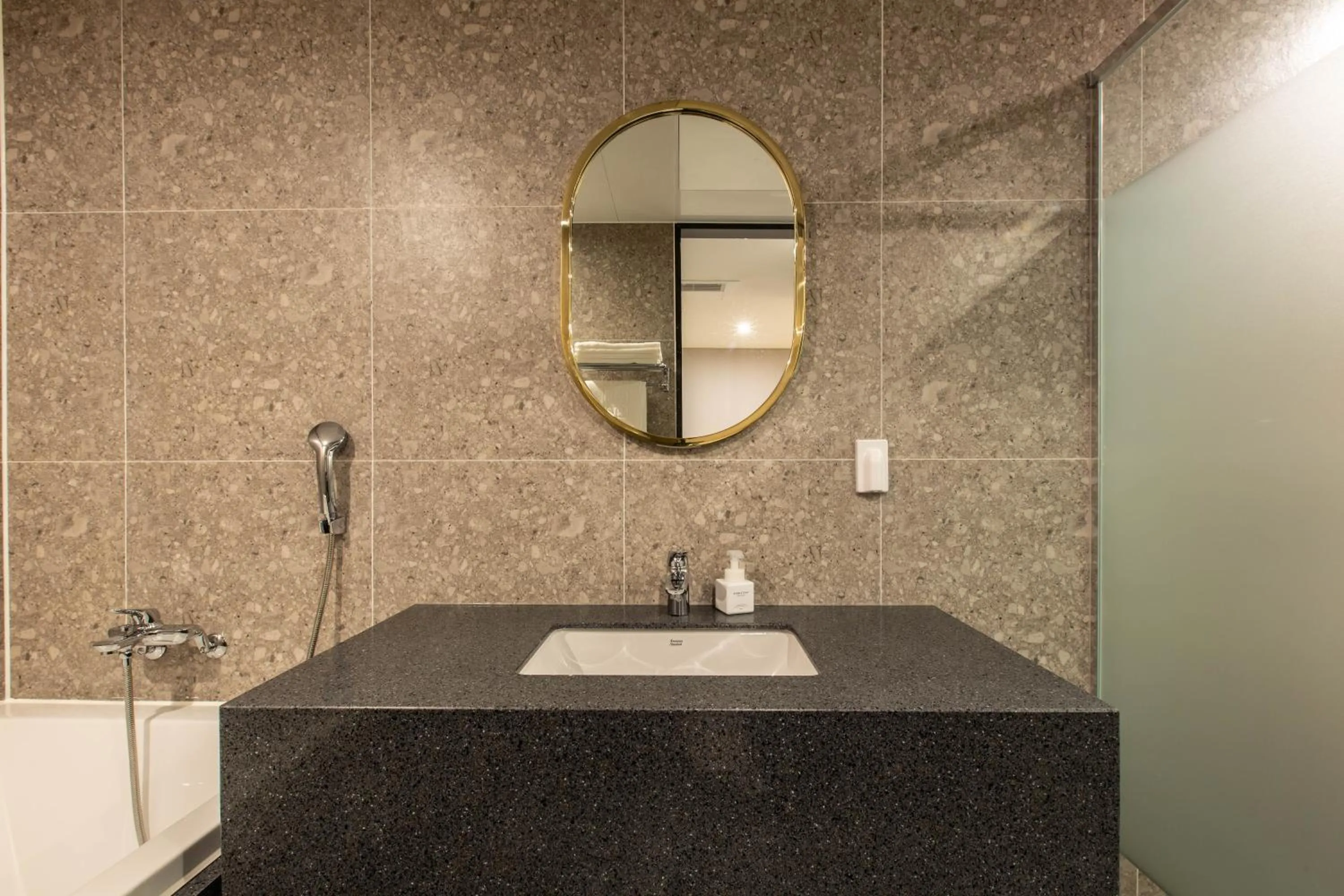 Brown Dot Gijang Yeonhwari