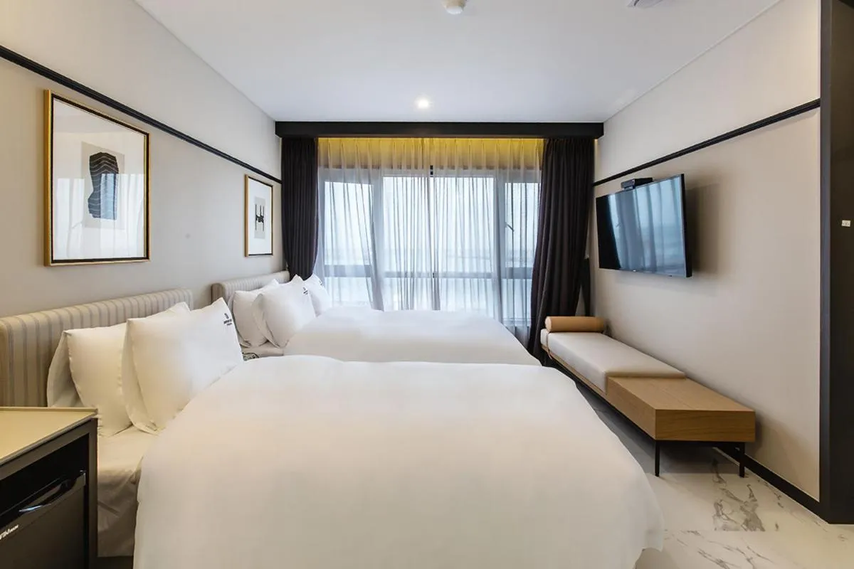 Bed in Brown Dot Gijang Yeonhwari