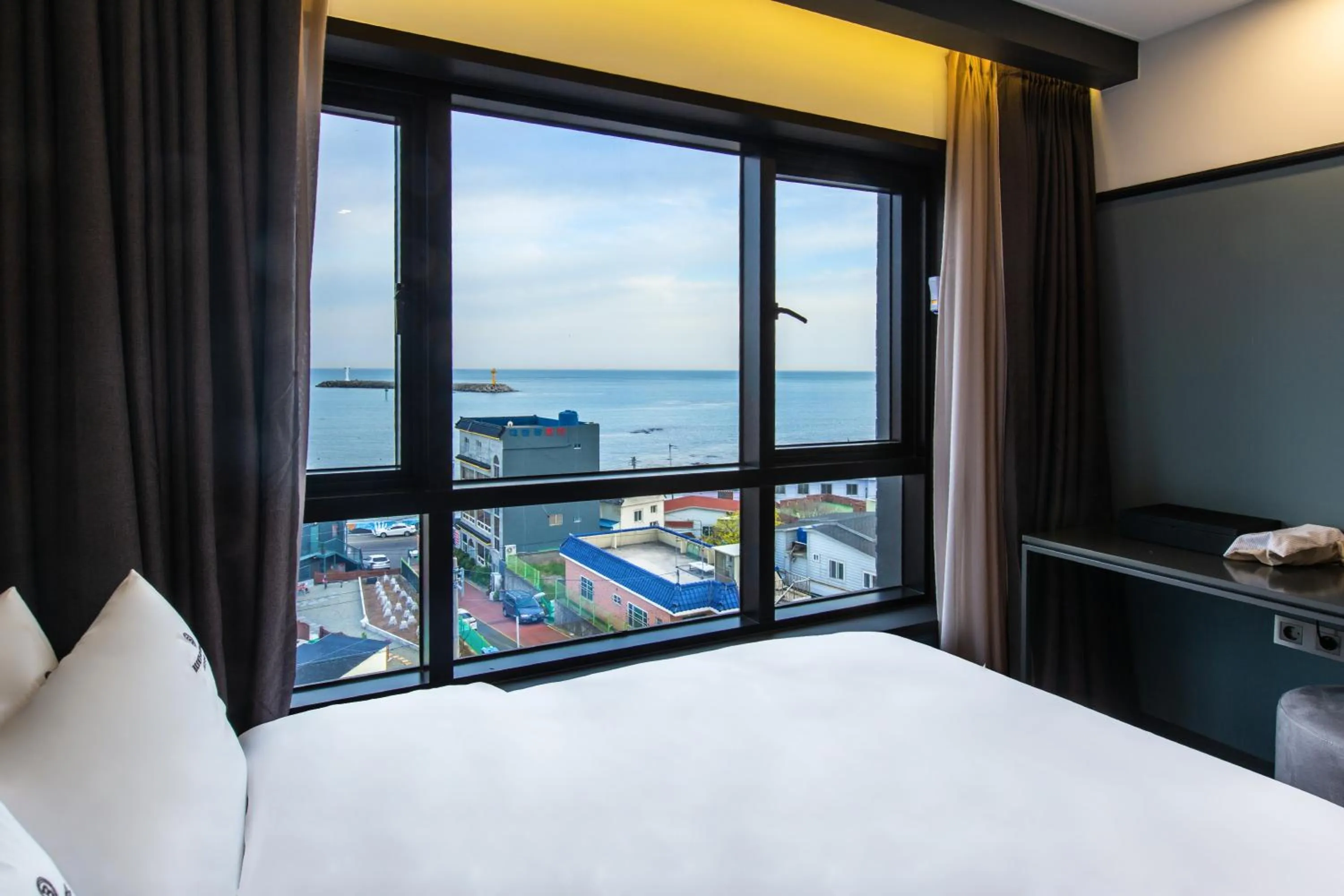 Bed in Brown Dot Gijang Yeonhwari