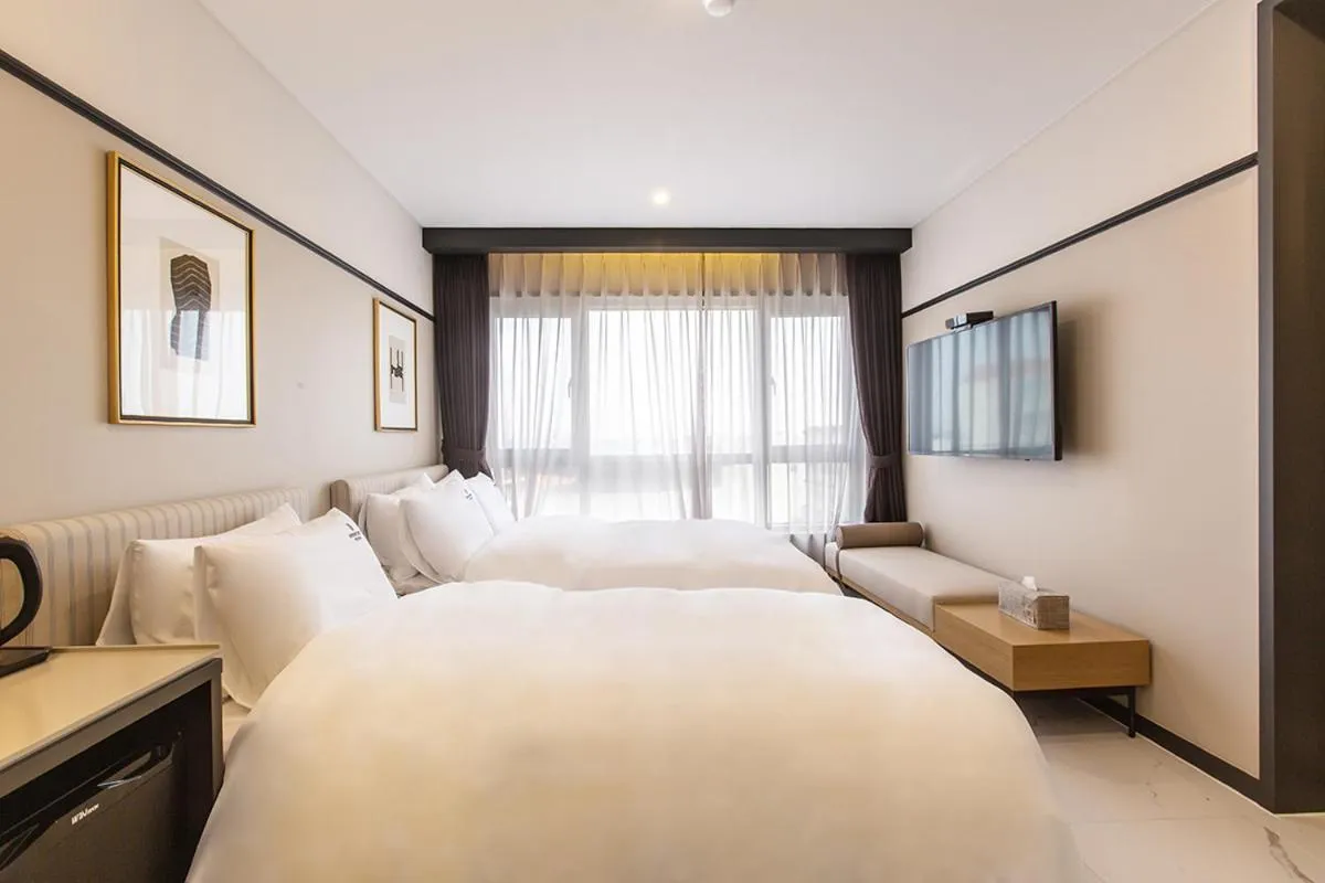 Bed in Brown Dot Gijang Yeonhwari