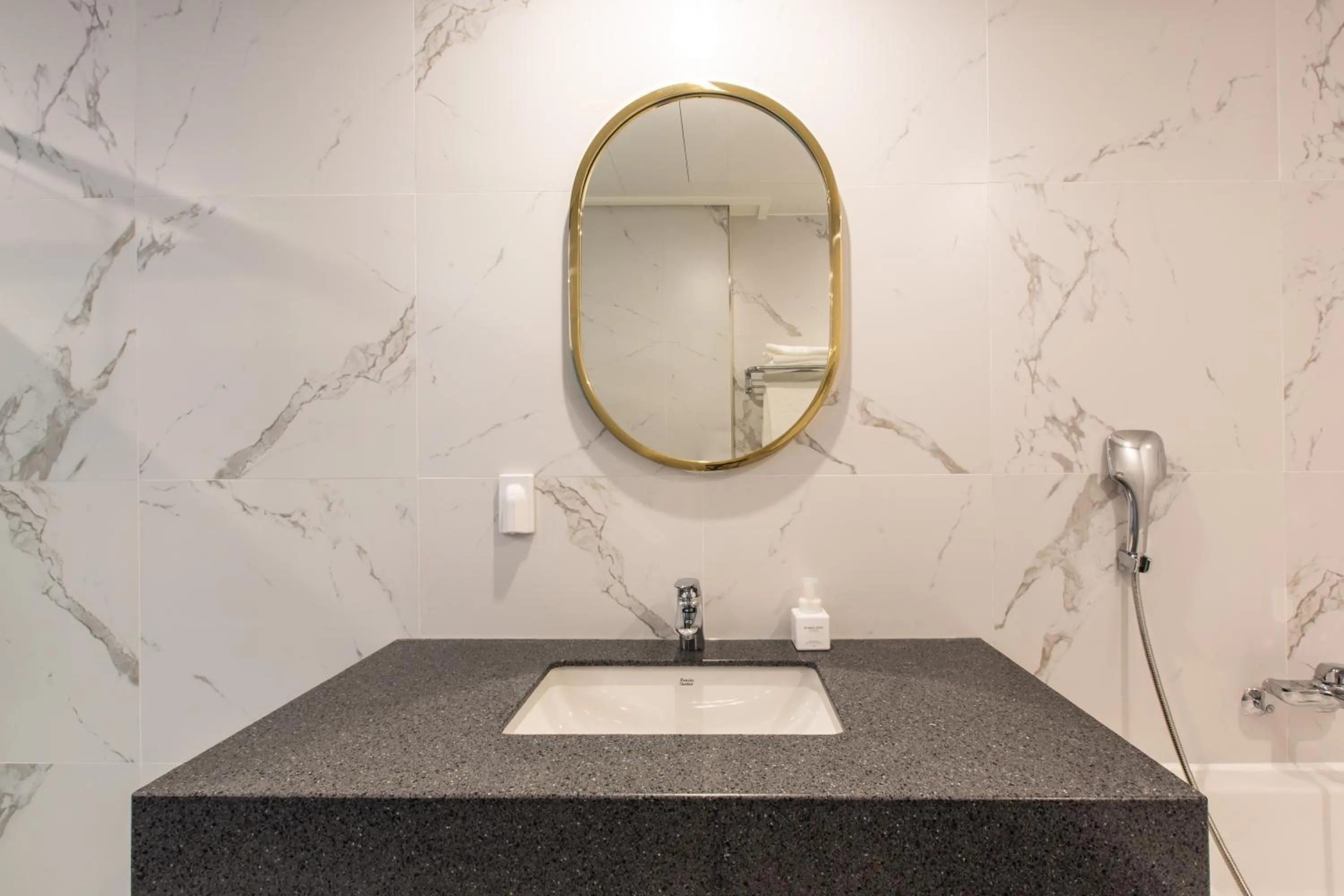 Brown Dot Gijang Yeonhwari