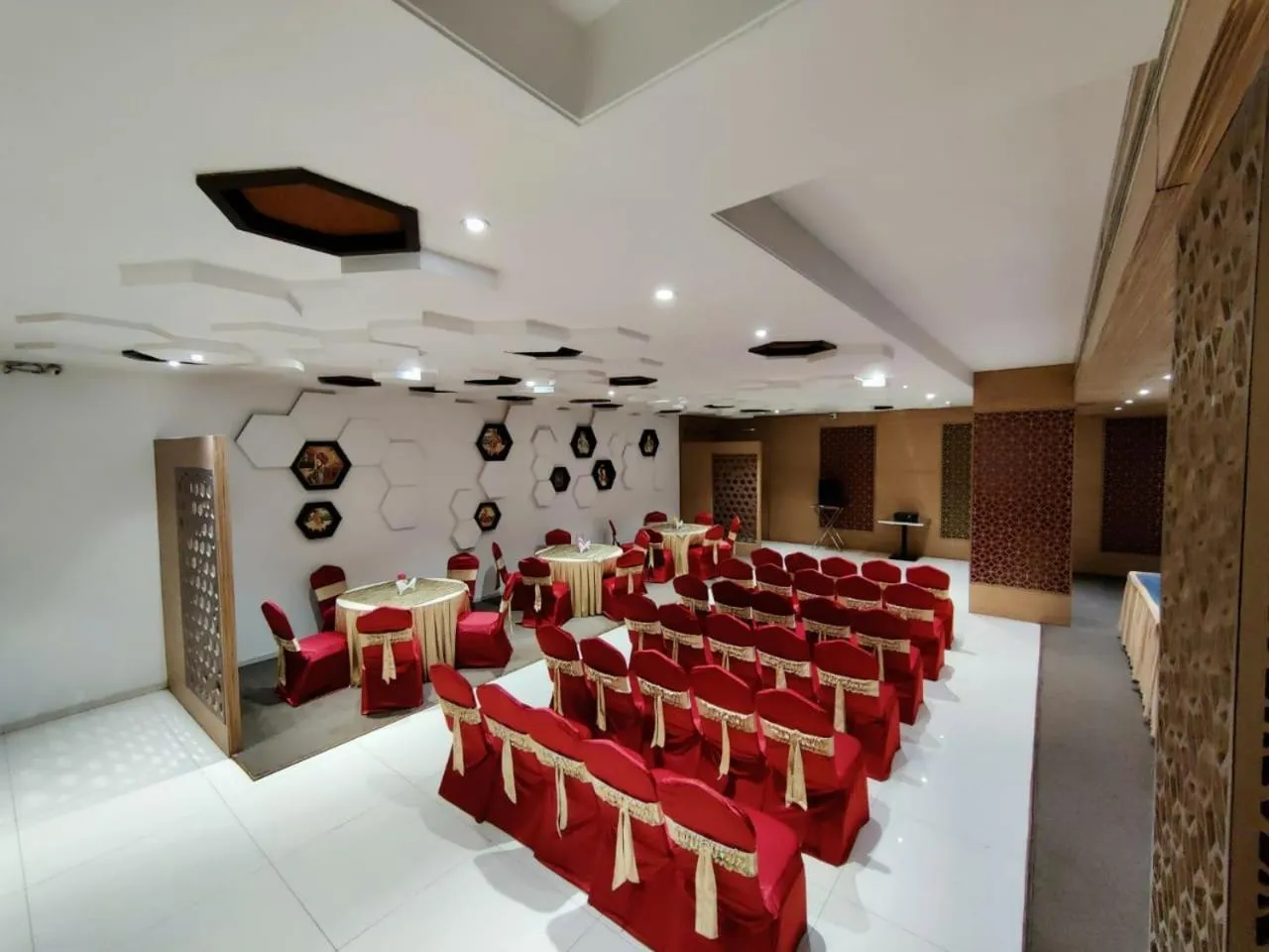 Banquet/Function facilities in HOTEL AMORA - Rajnandgaon