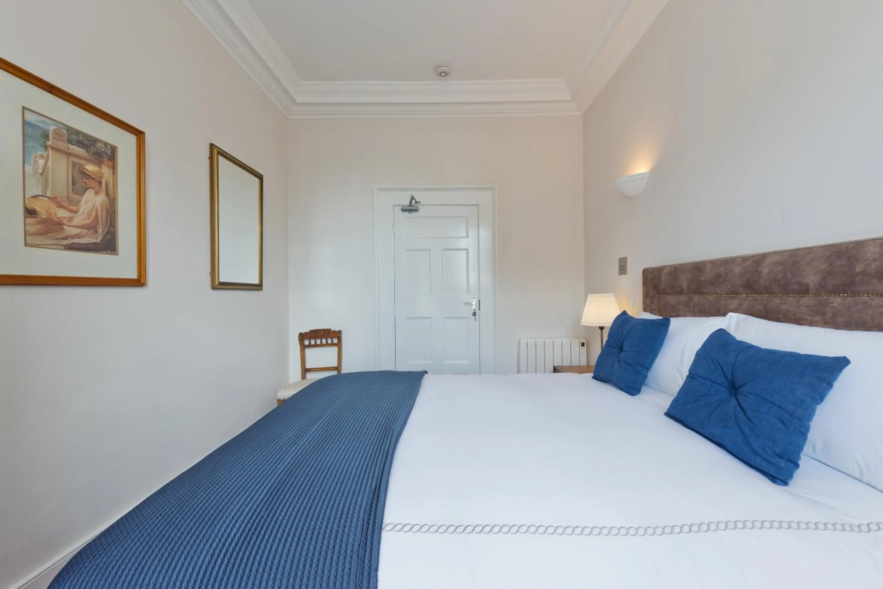 Bed in Henrietta Suites City Centre